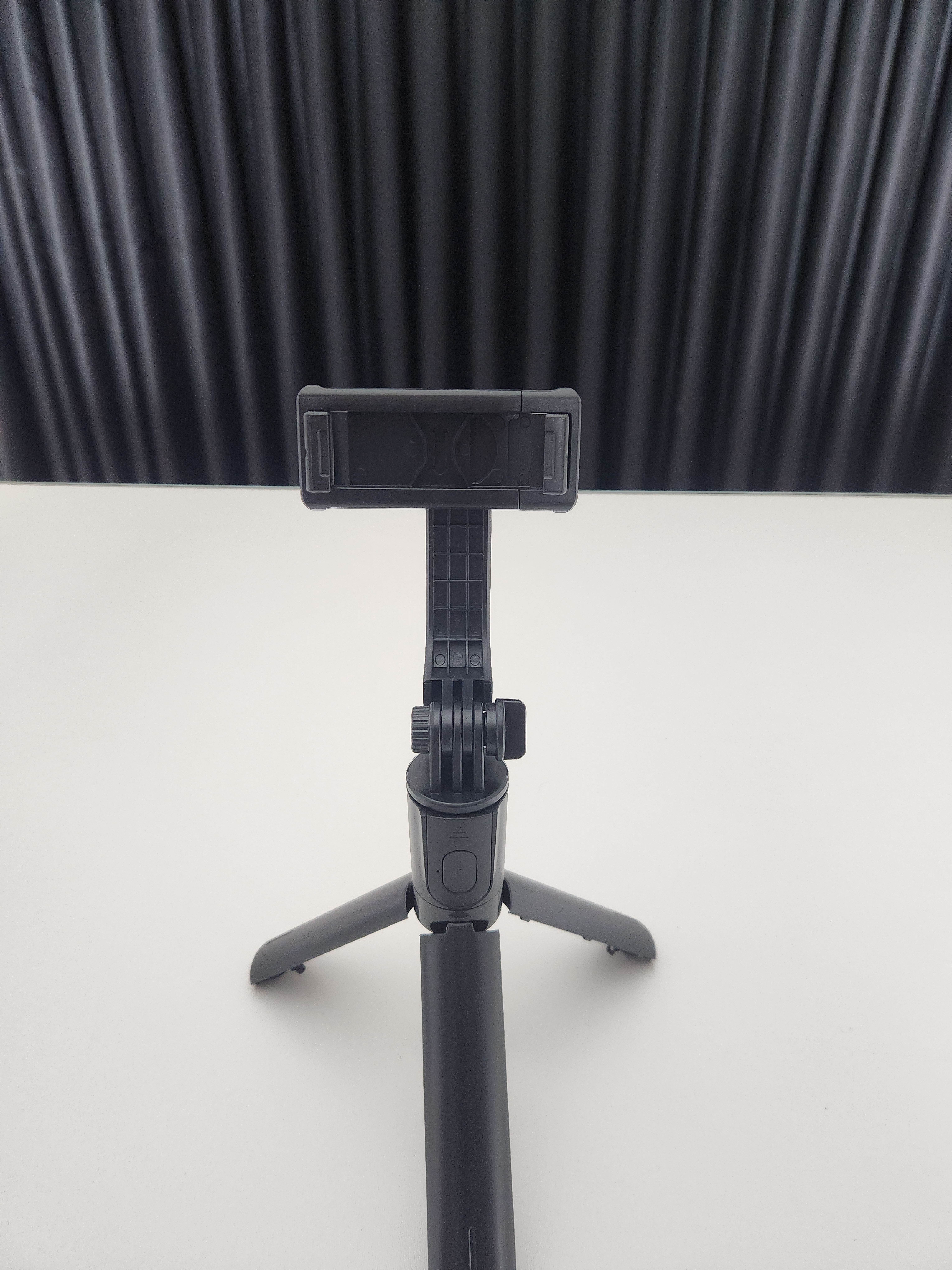 Taşınabilir 6 Bölümlü Uzatılabilir Tripod Standı – 360° Döndürülebilir Selfie Montajlı, Hafif ve Sökülebilir Telefon Tutucu F01