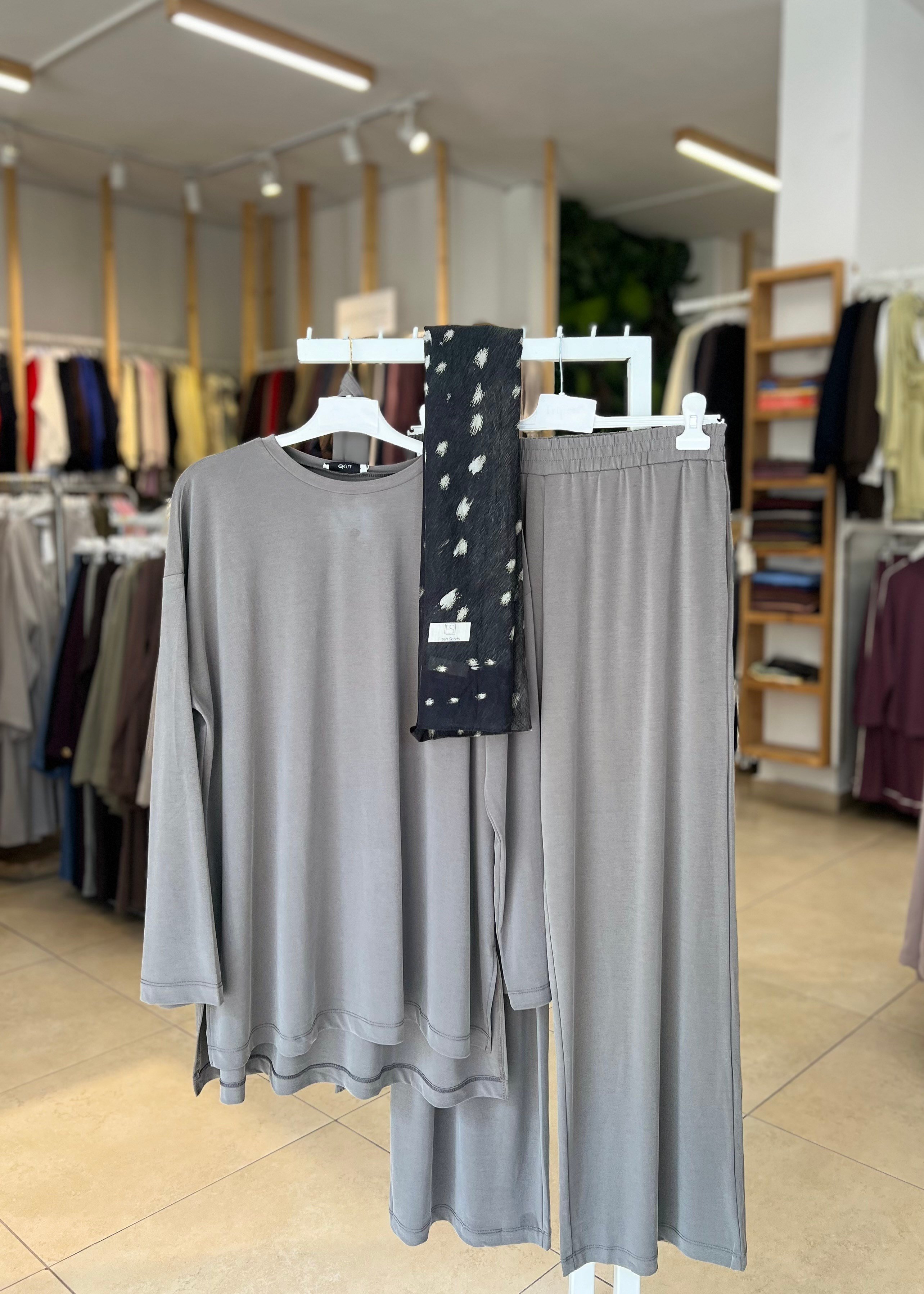BELİ KUŞAKLI DÖKÜMLÜ TAKIM