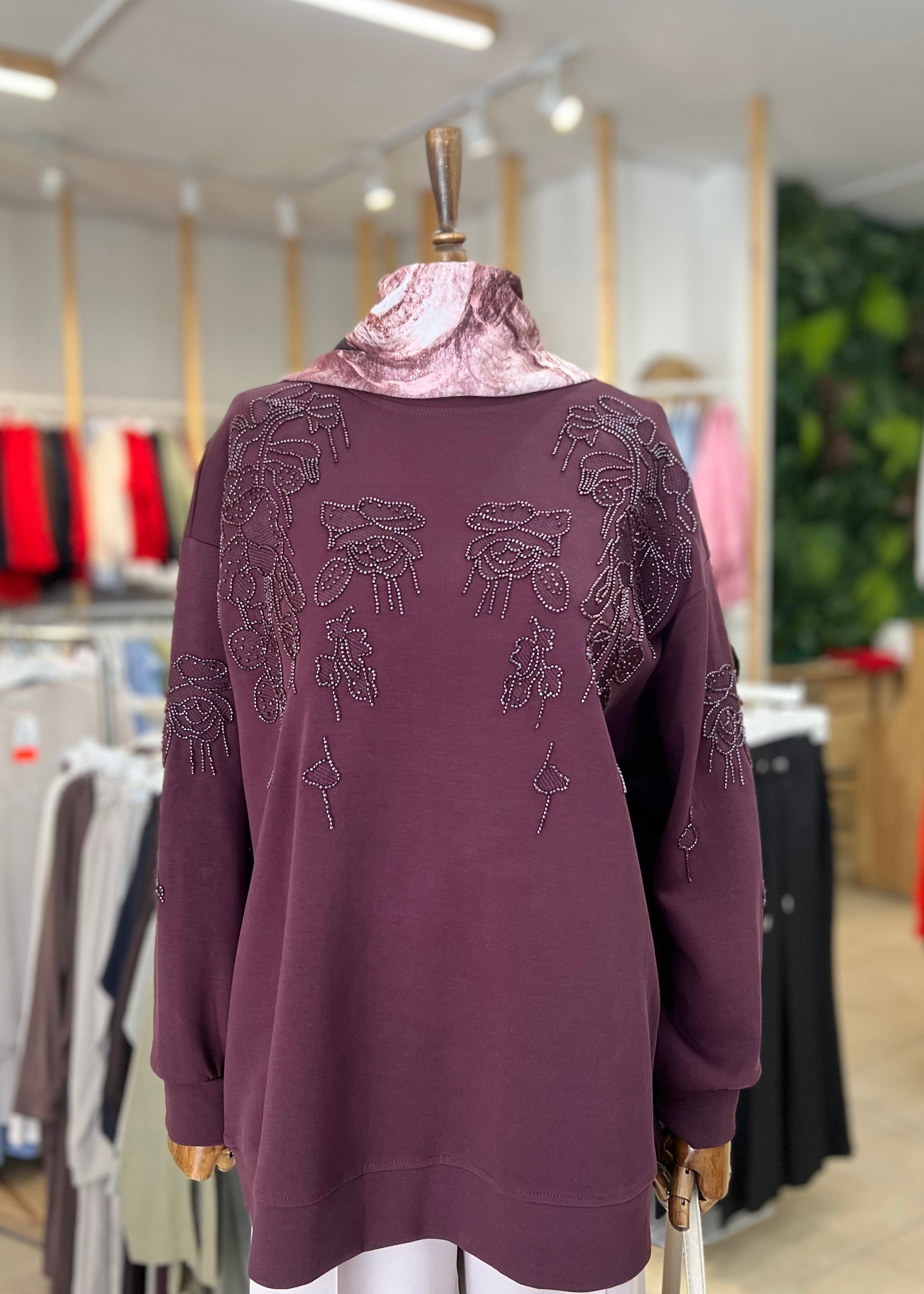 BONCUK NAKIŞ İŞLEMELİ S-SHİRT 