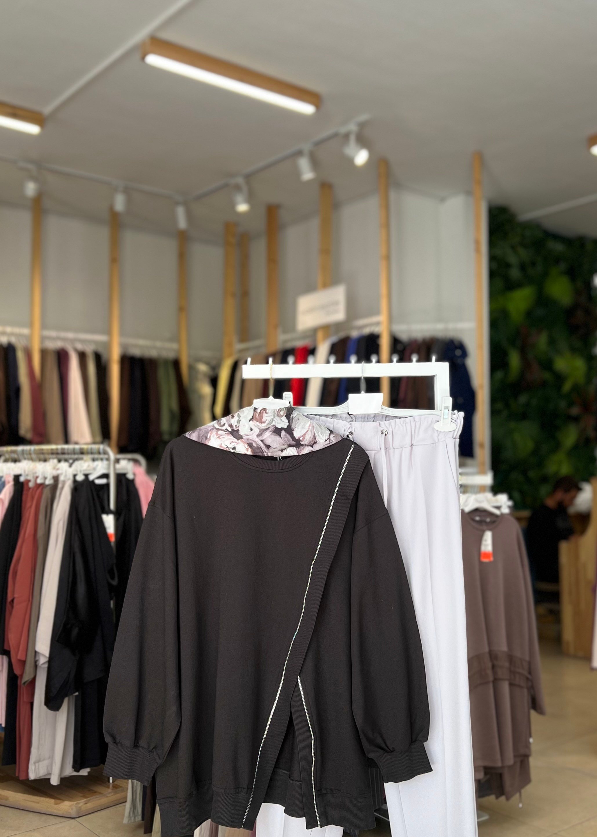 ÇAPRAZ FERMUAR DETAYLI SWEATSHİRT