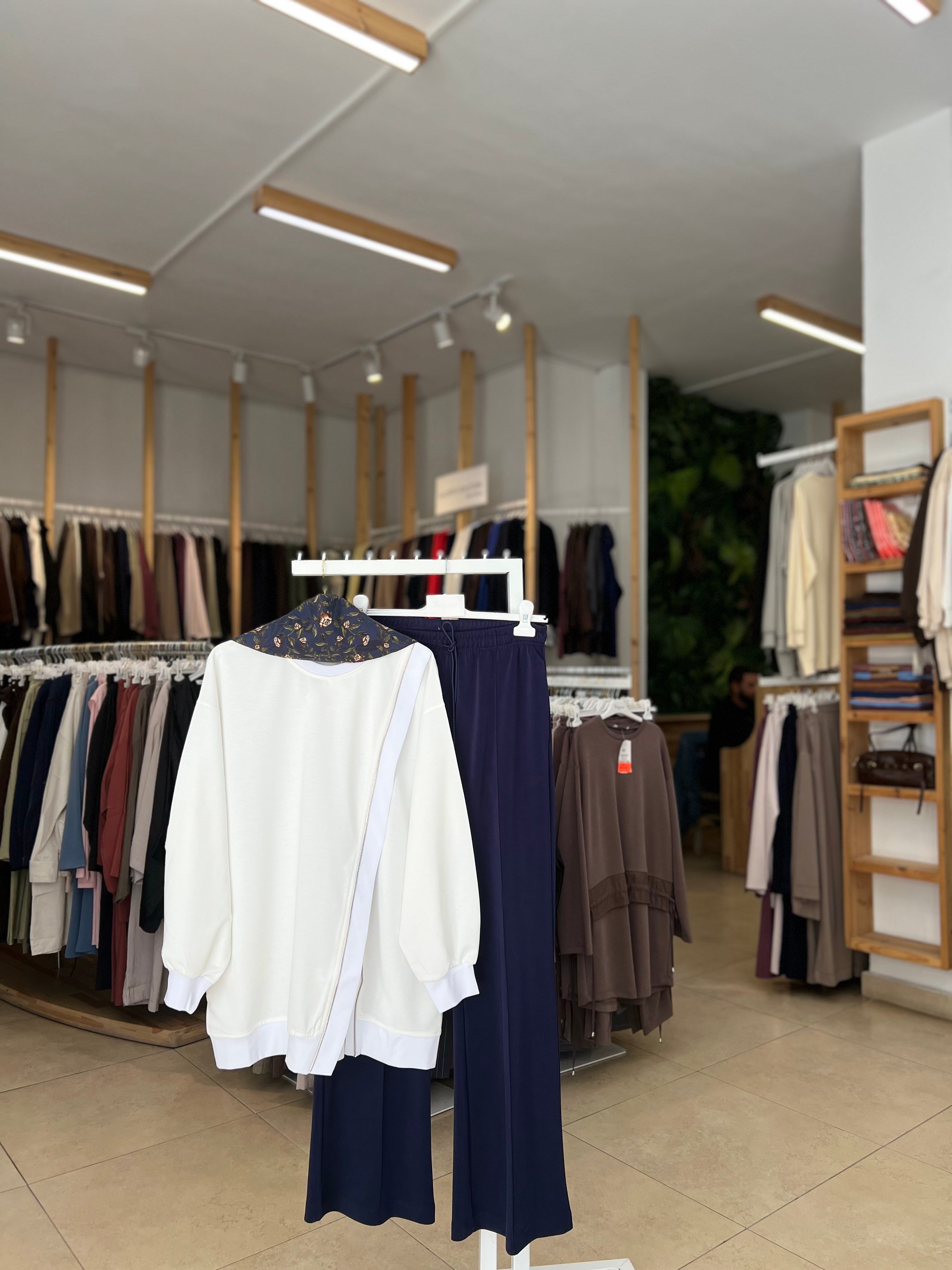 ÇAPRAZ FERMUAR DETAYLI SWEATSHİRT