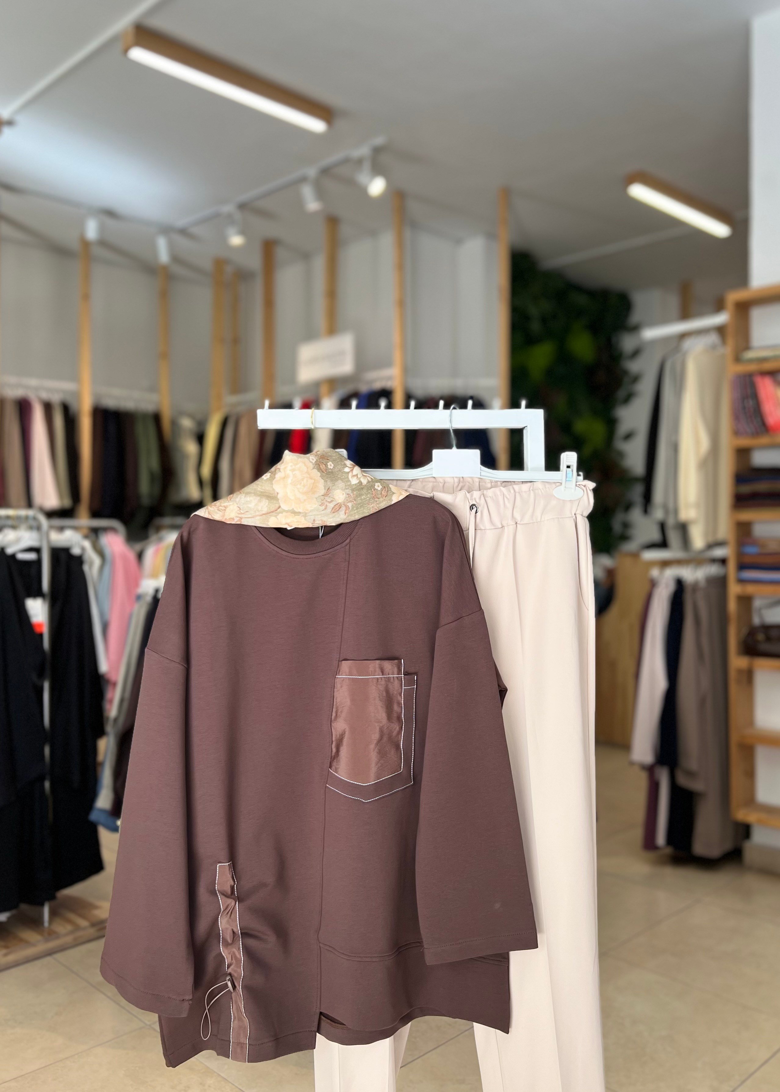 CEP DETAYLI SWEATSHİRT