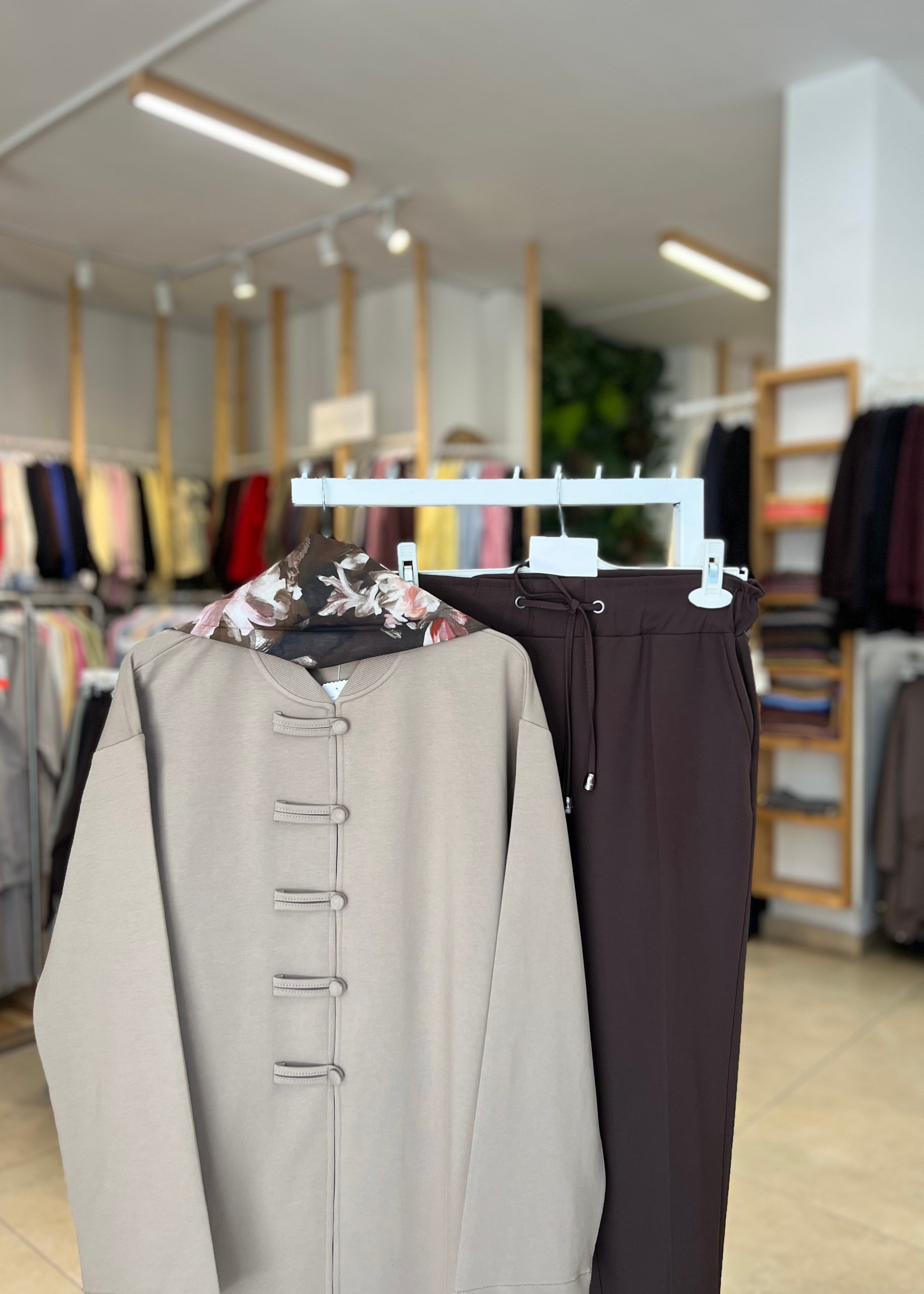 DÜĞME DETAYLI SWEATSHİRT