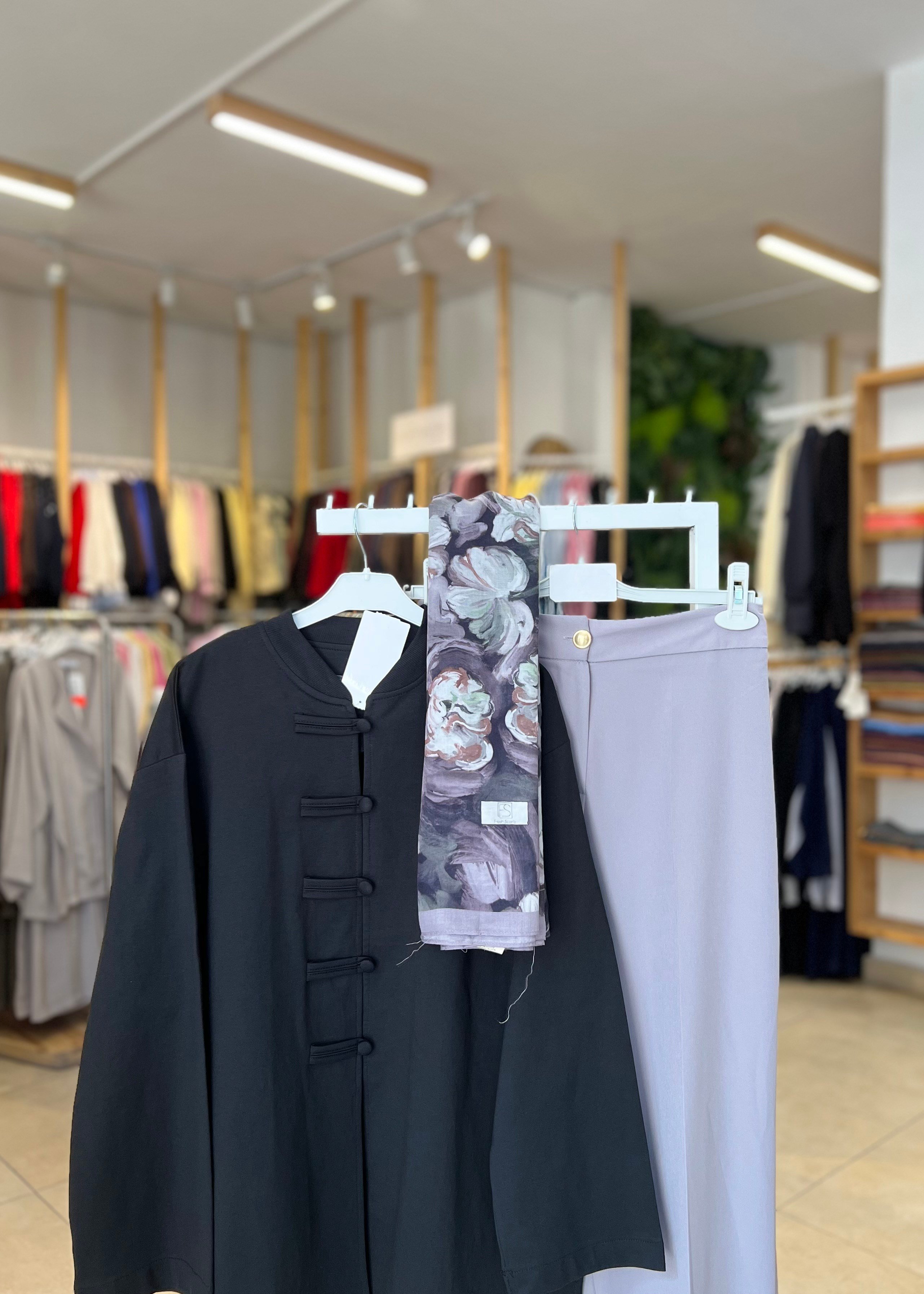 DÜĞME DETAYLI SWEATSHİRT
