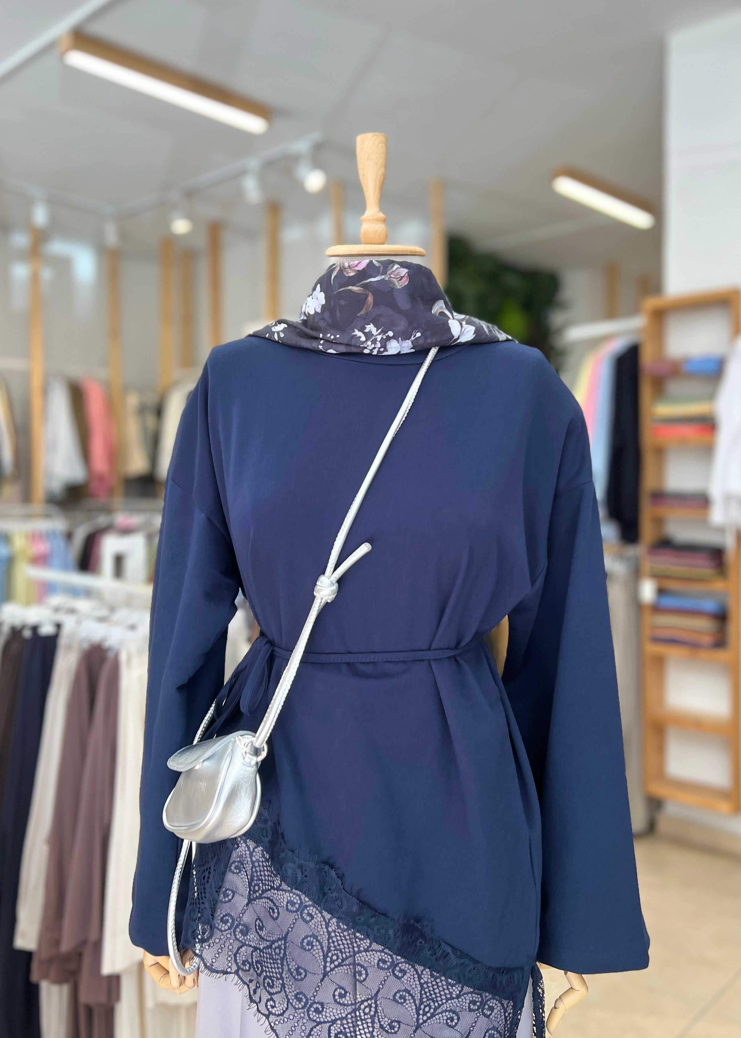 ETEĞİ DANTEL DETAYLI SWEAT