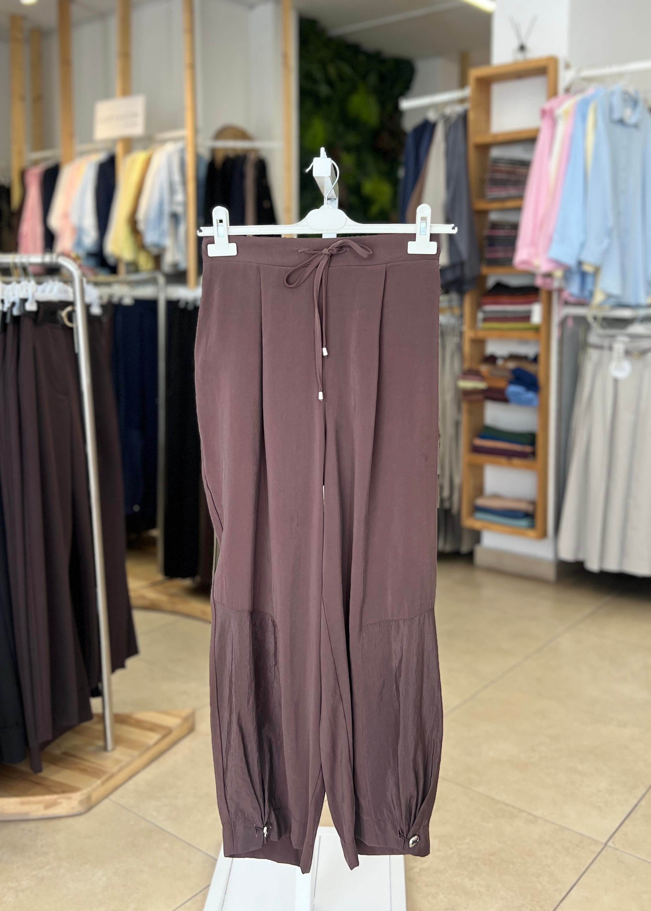 PAÇASI BÜZGÜ DETAYLI PANTOLON