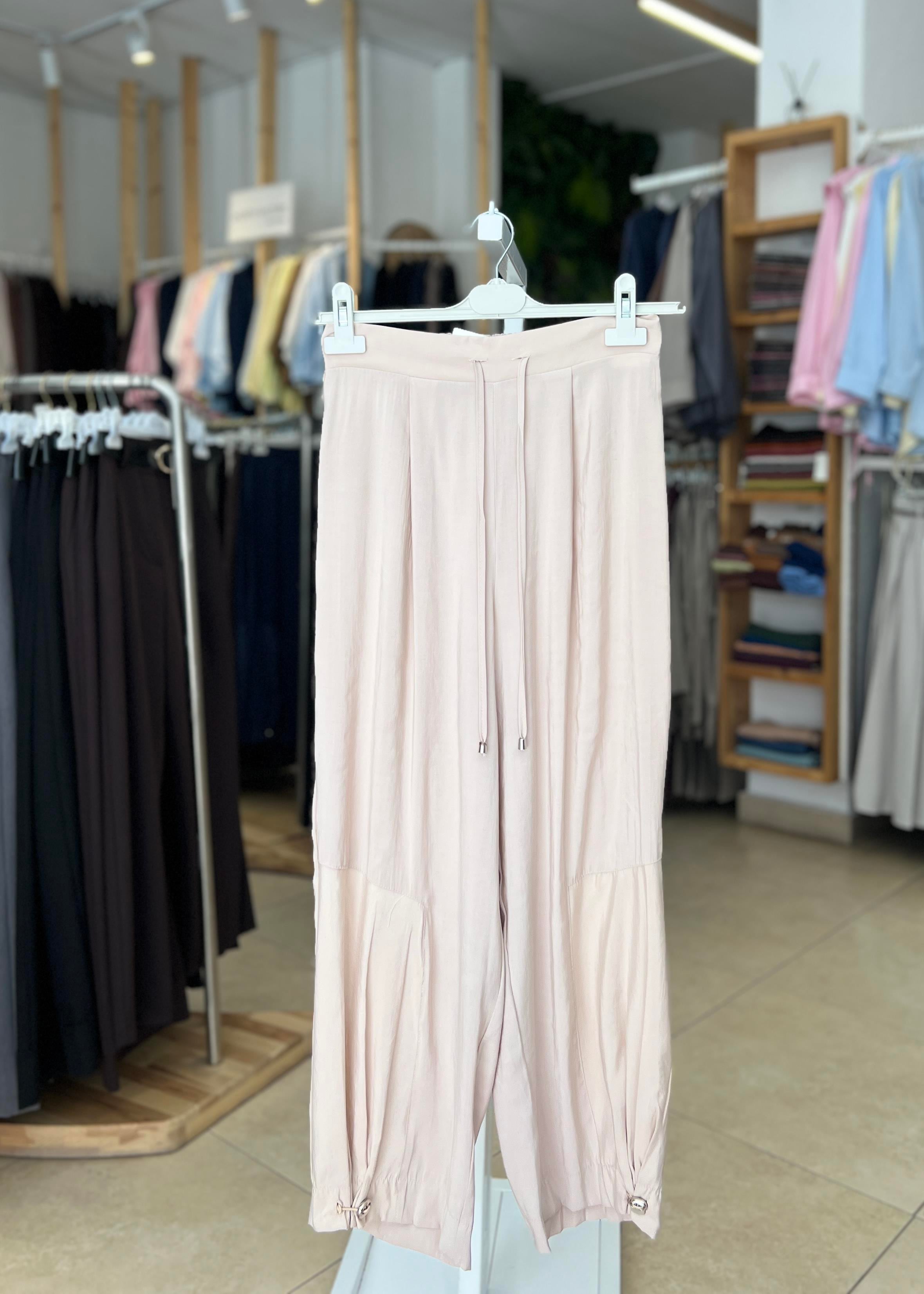 PAÇASI BÜZGÜ DETAYLI PANTOLON