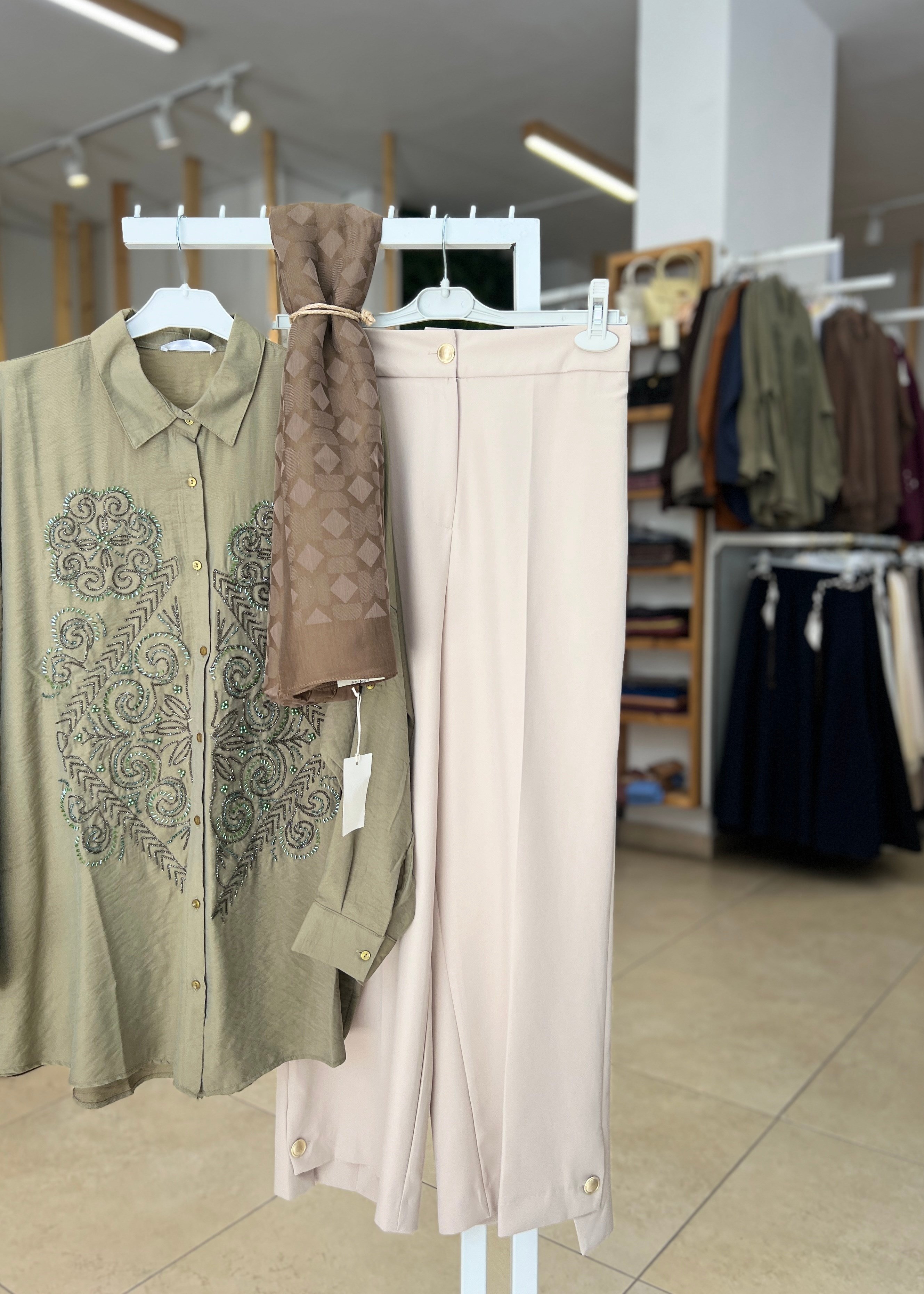 PAÇASI DÜĞME DETAYLI PANTOLON