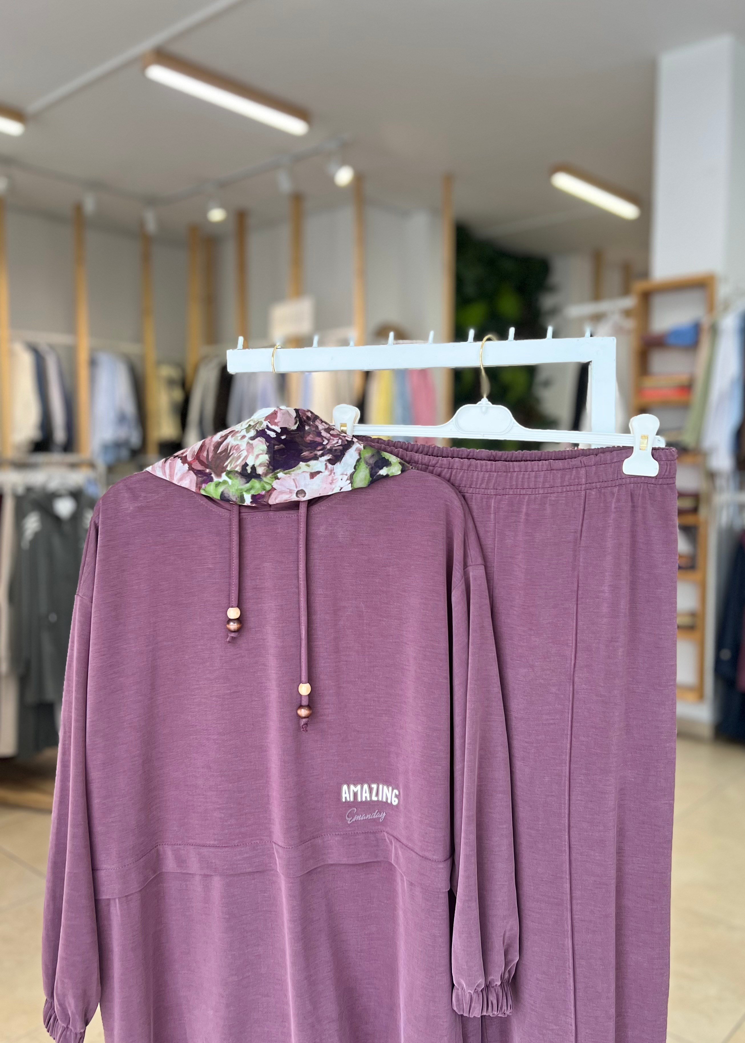 PANTOLONLU SPOR TAKIM 