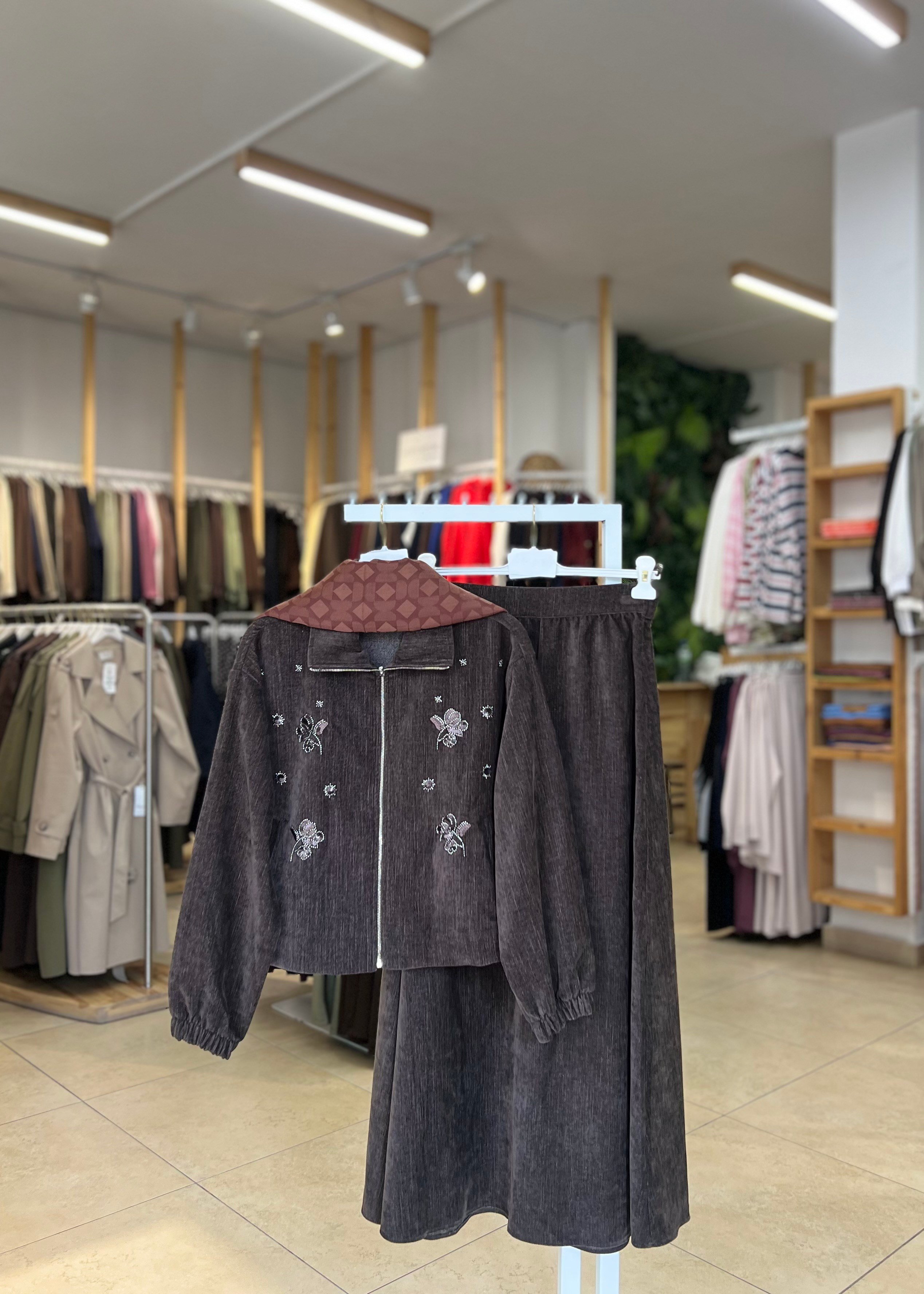 ŞÖNİL KUMAŞ ETEKLİ TAKIM