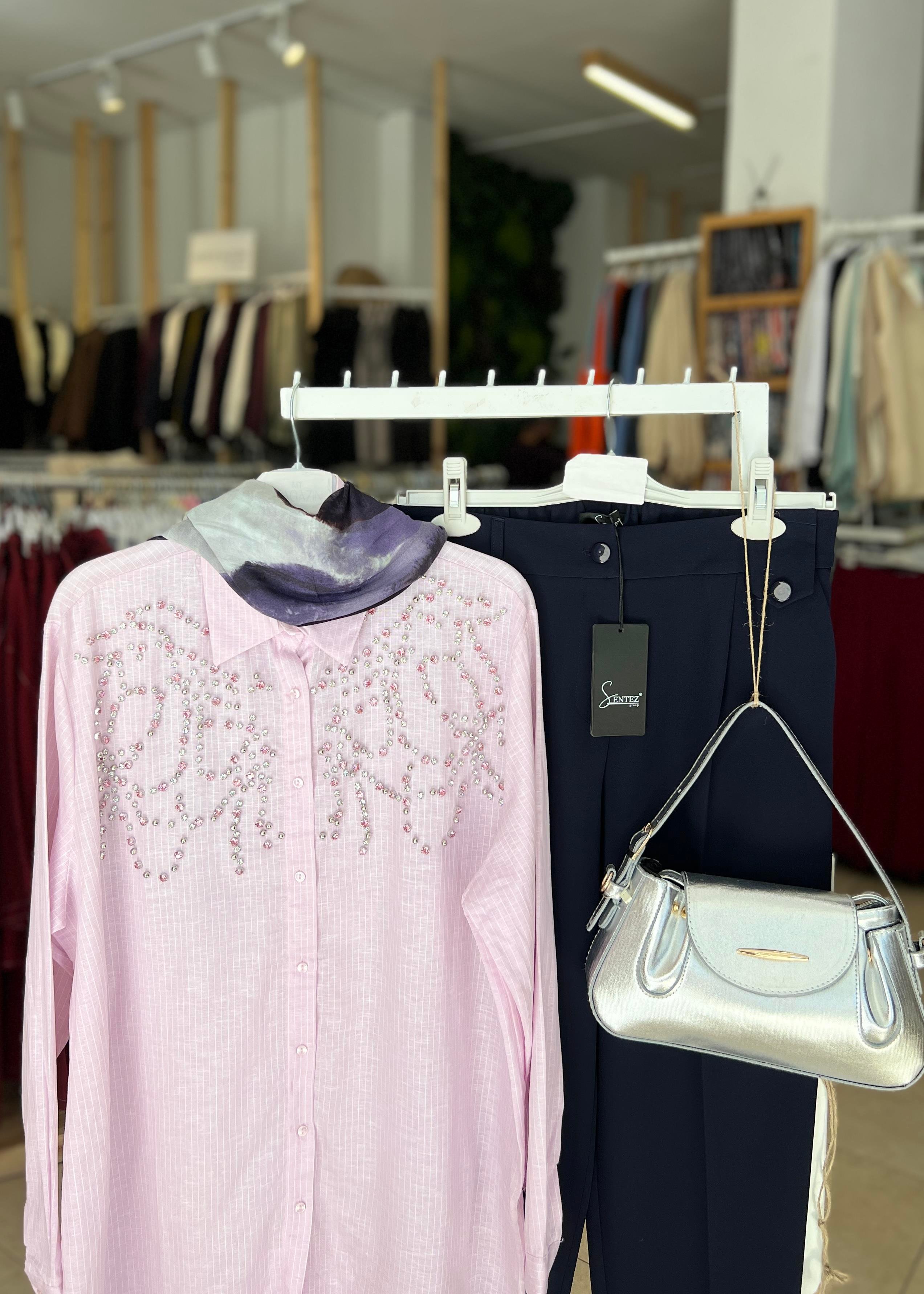 TAŞ İŞLEMELİ GÖMLEK 