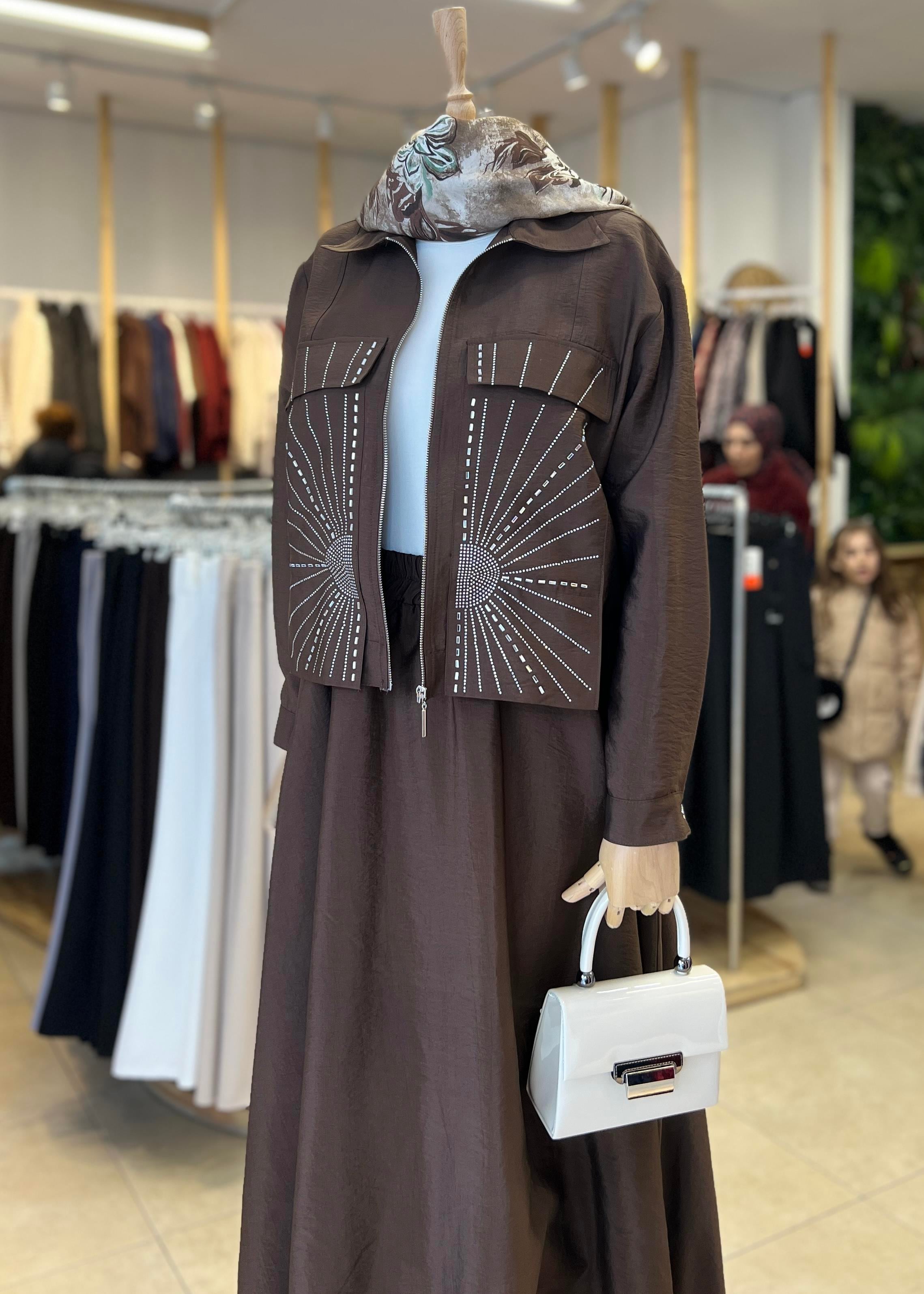 TAŞLI ETEKLİ TAKIM