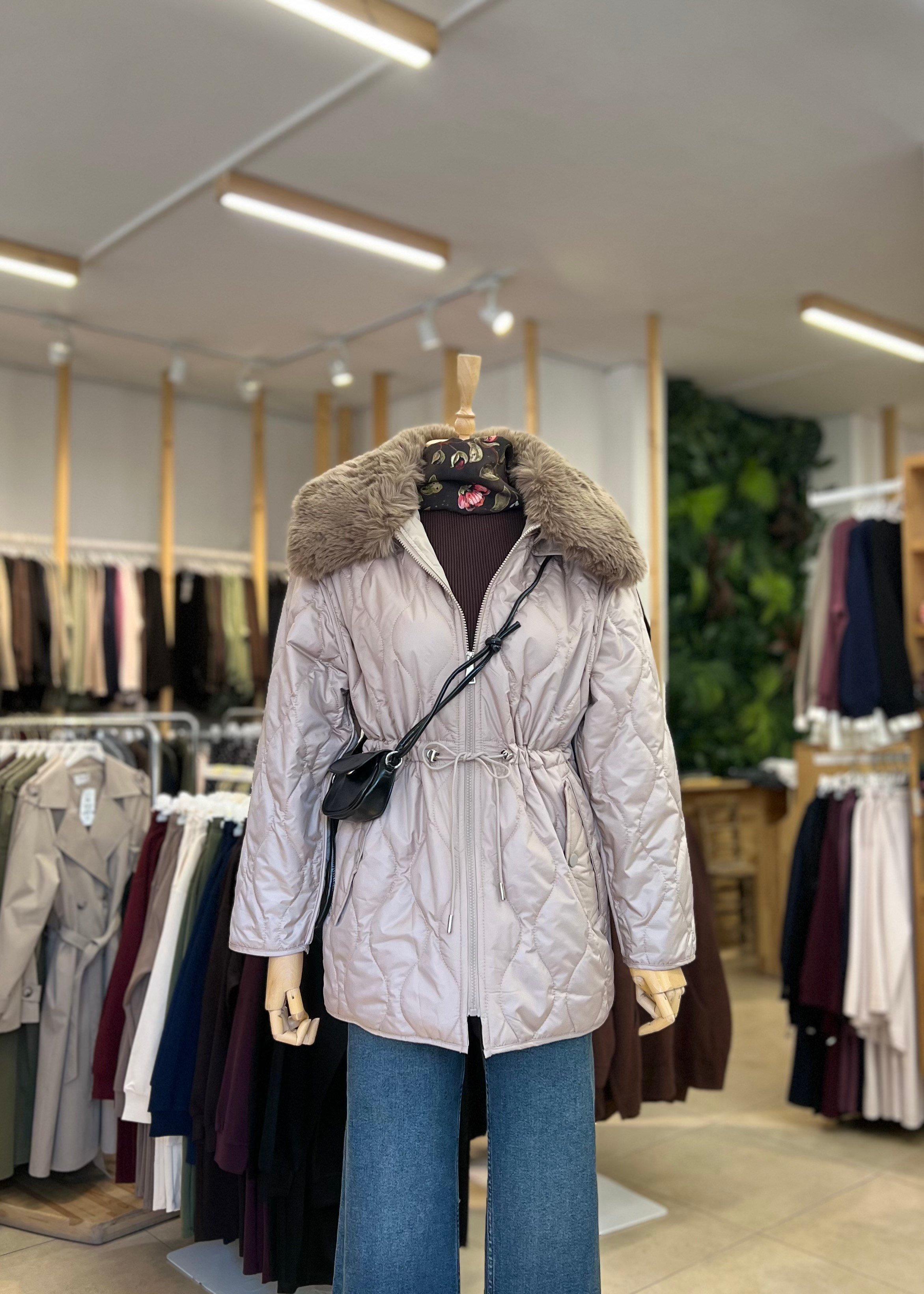 YAKASI PELUŞLU KAPİTONE MONT