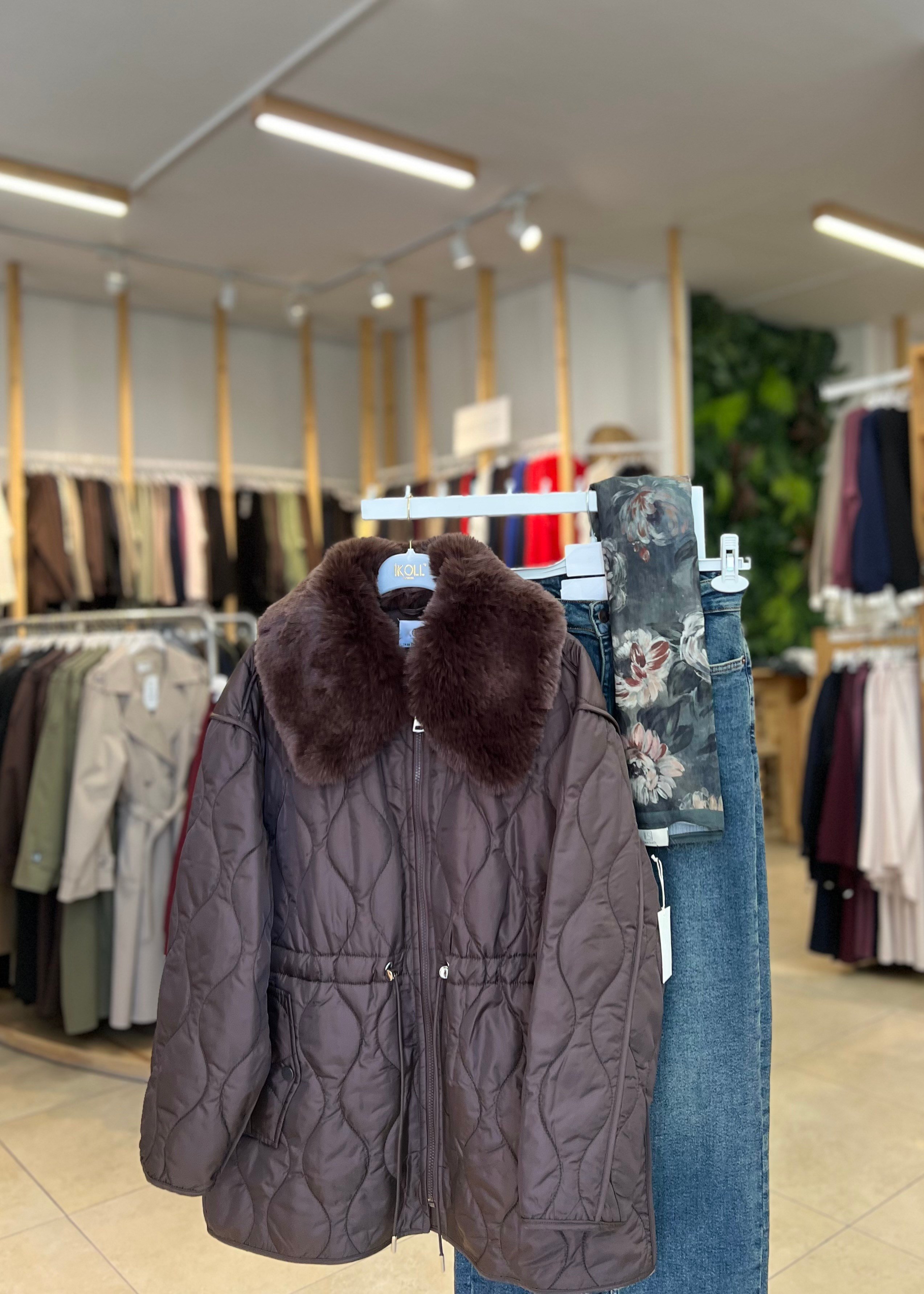 YAKASI PELUŞLU KAPİTONE MONT