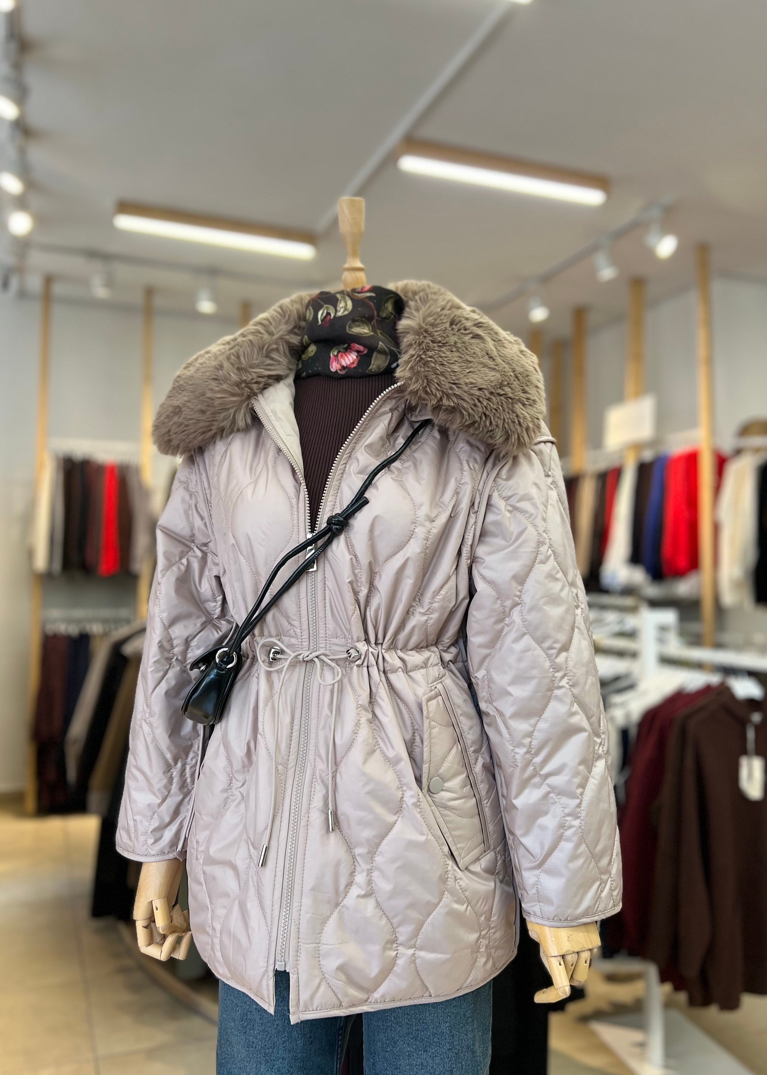 YAKASI PELUŞLU KAPİTONE MONT