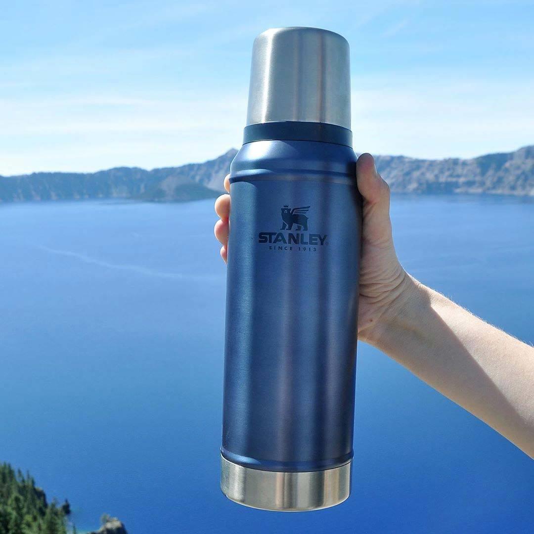 Stanley 0.75 L Classic Legendary Bottle Nightfall - Lacivert