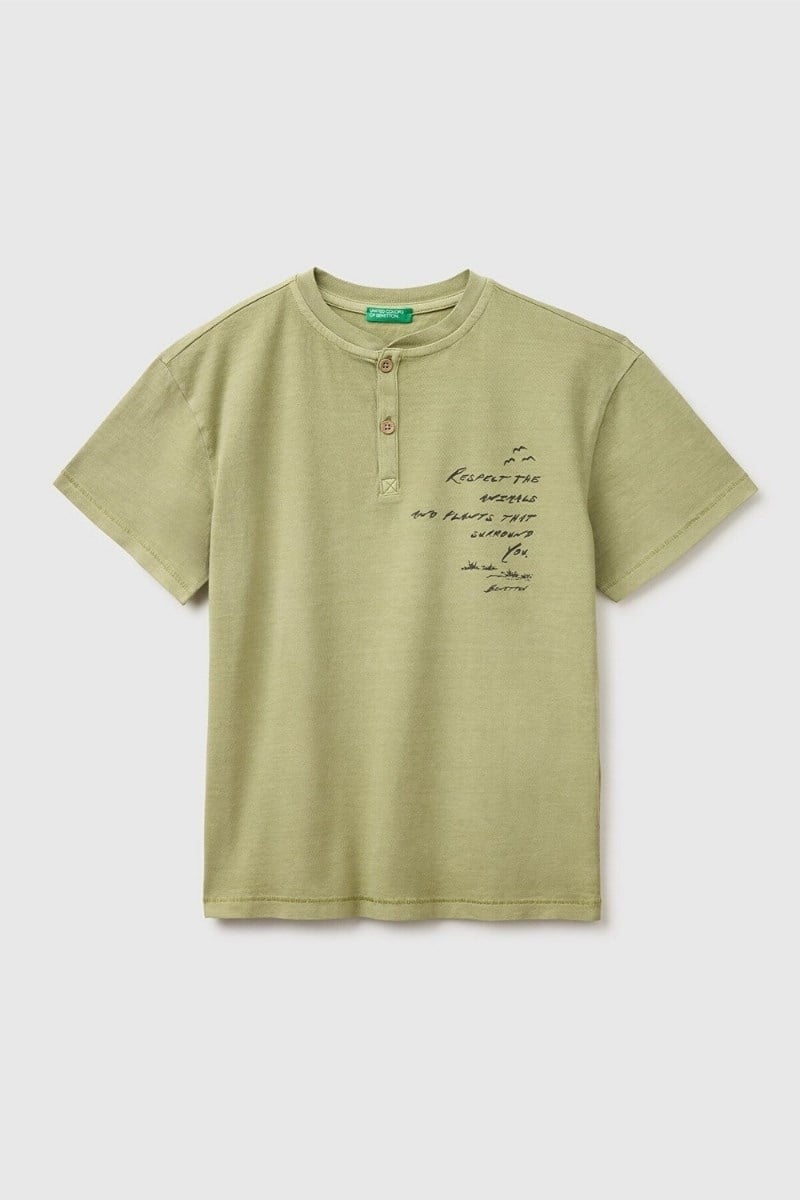 United Colors of Benetton Erkek Çocuk Haki Baskı Detaylı Düğmeli Yuvarlak Yaka T-Shirt 6-14 Yaş 