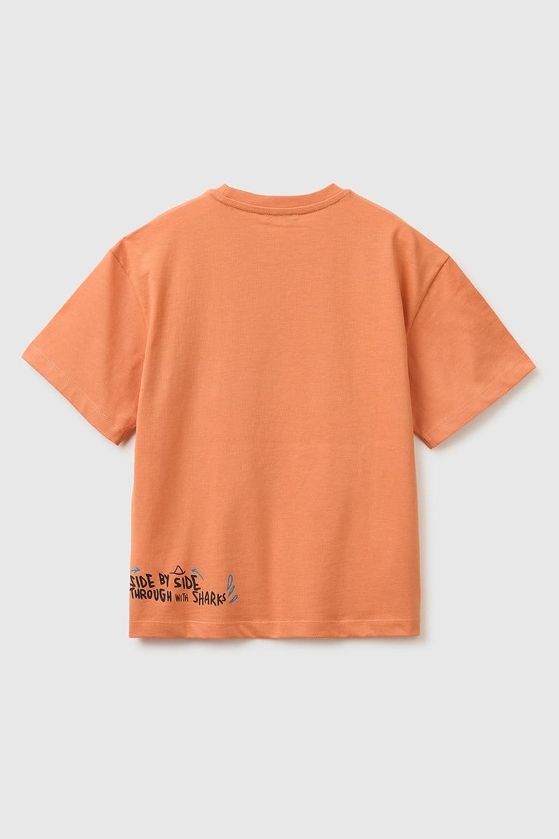 United Colors of Benetton Erkek Çocuk Ön ve Arka Fotoğraf Baskı Detaylı Bisiklet Yaka T-Shirt Turuncu 6-13 Yaş