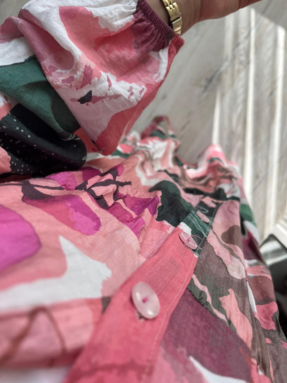 PEMBE YAPRAK DESENLİ ELBİSE