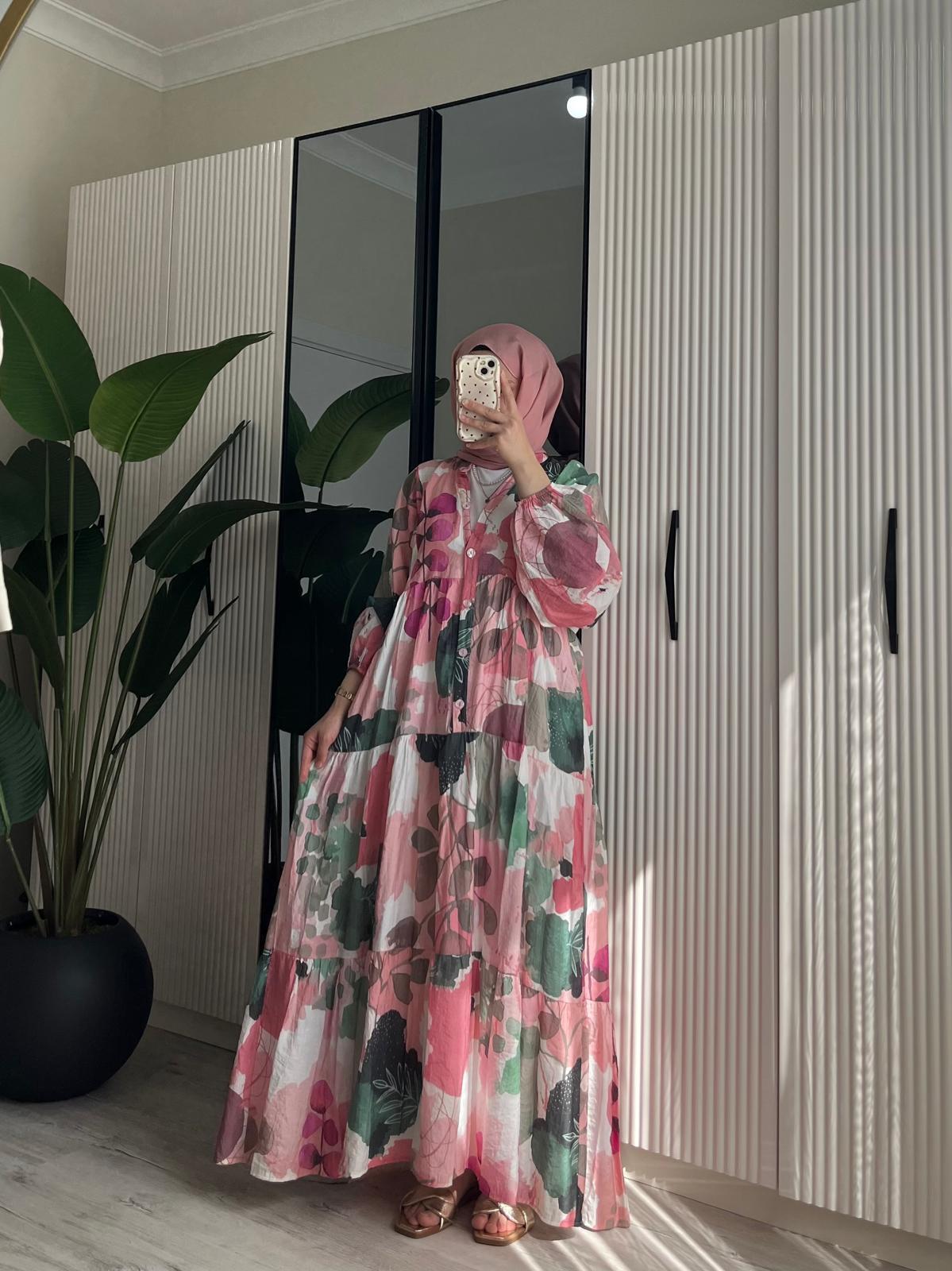 PEMBE YAPRAK DESENLİ ELBİSE