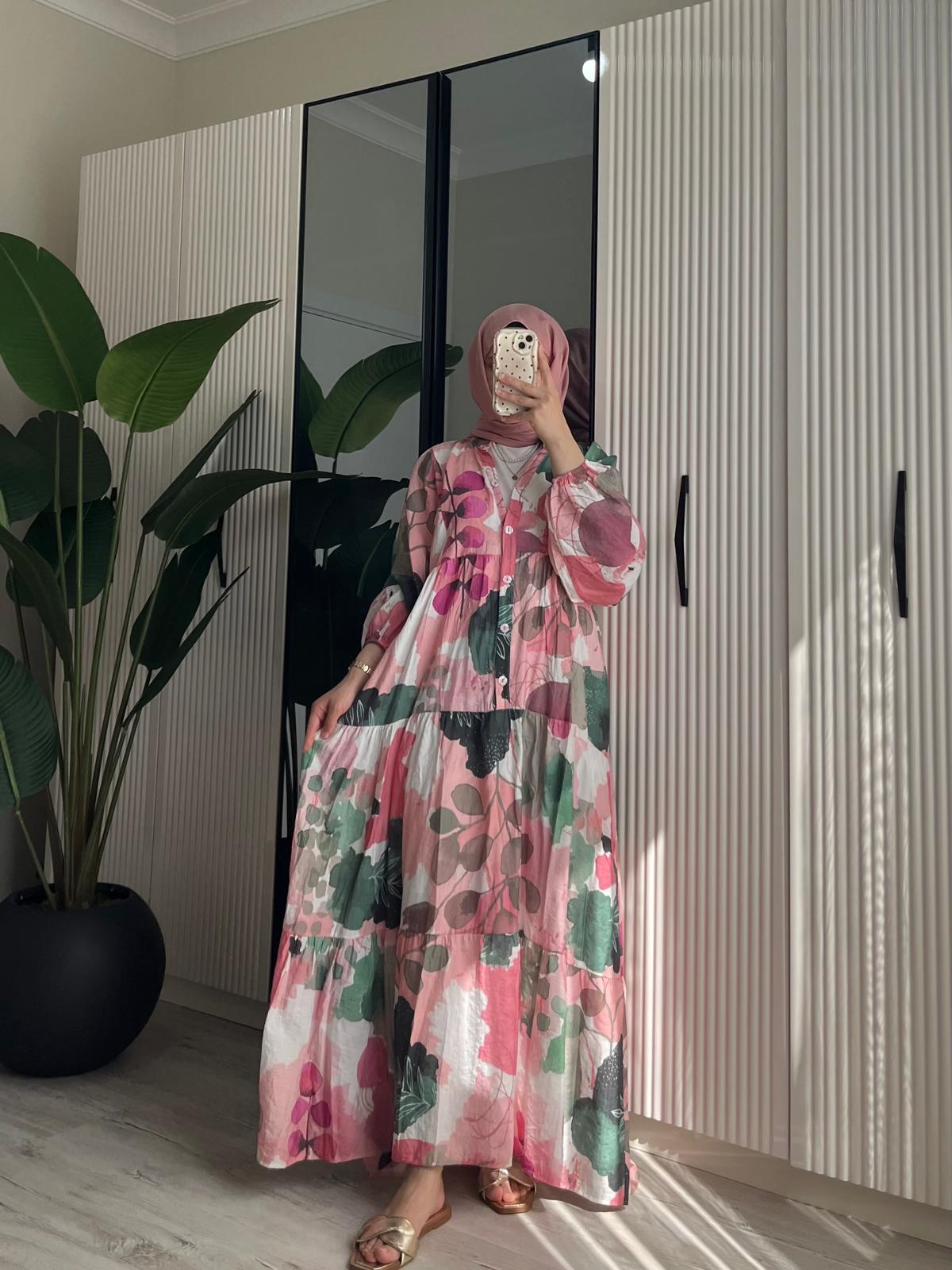PEMBE YAPRAK DESENLİ ELBİSE