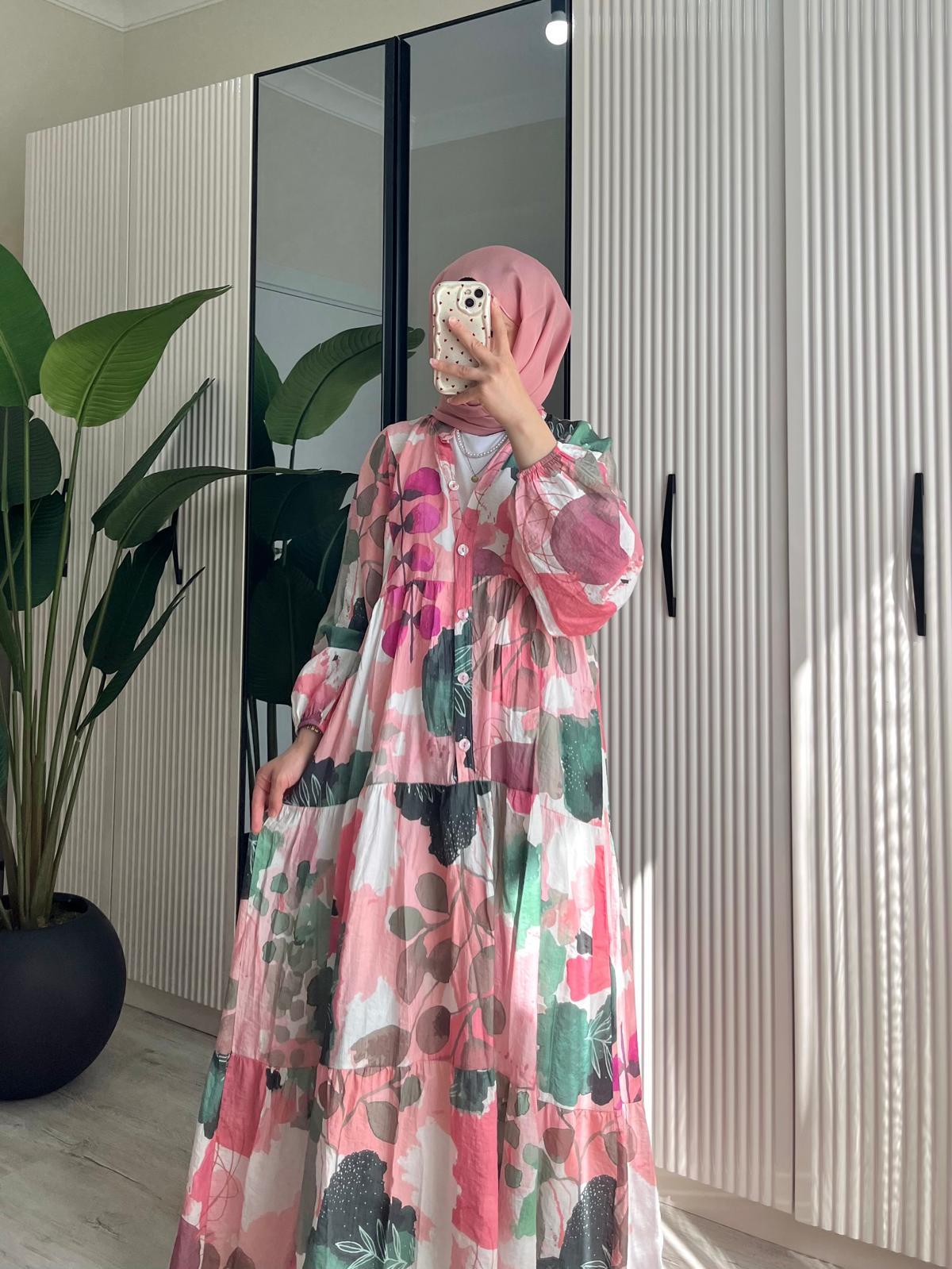 PEMBE YAPRAK DESENLİ ELBİSE