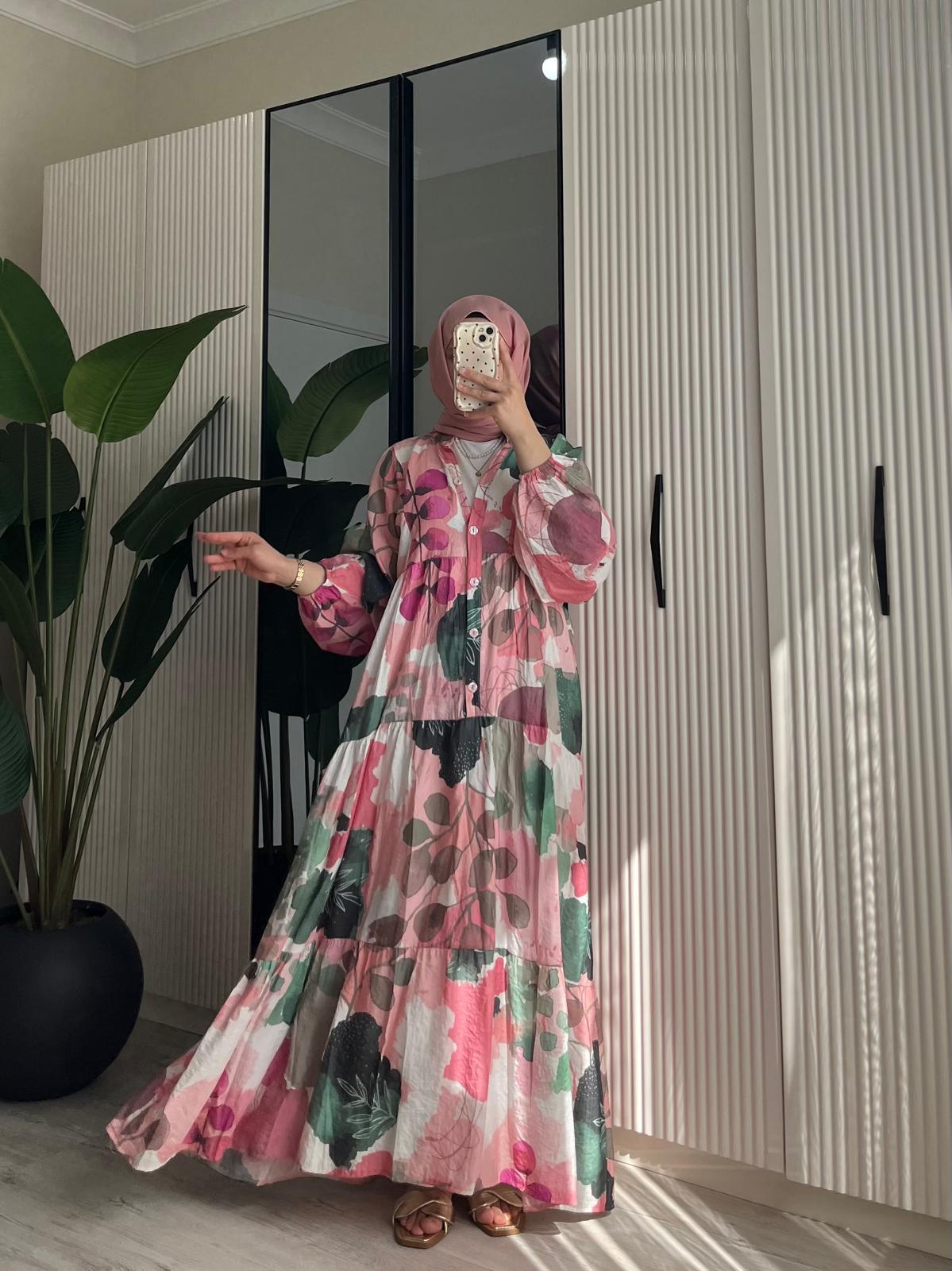 PEMBE YAPRAK DESENLİ ELBİSE