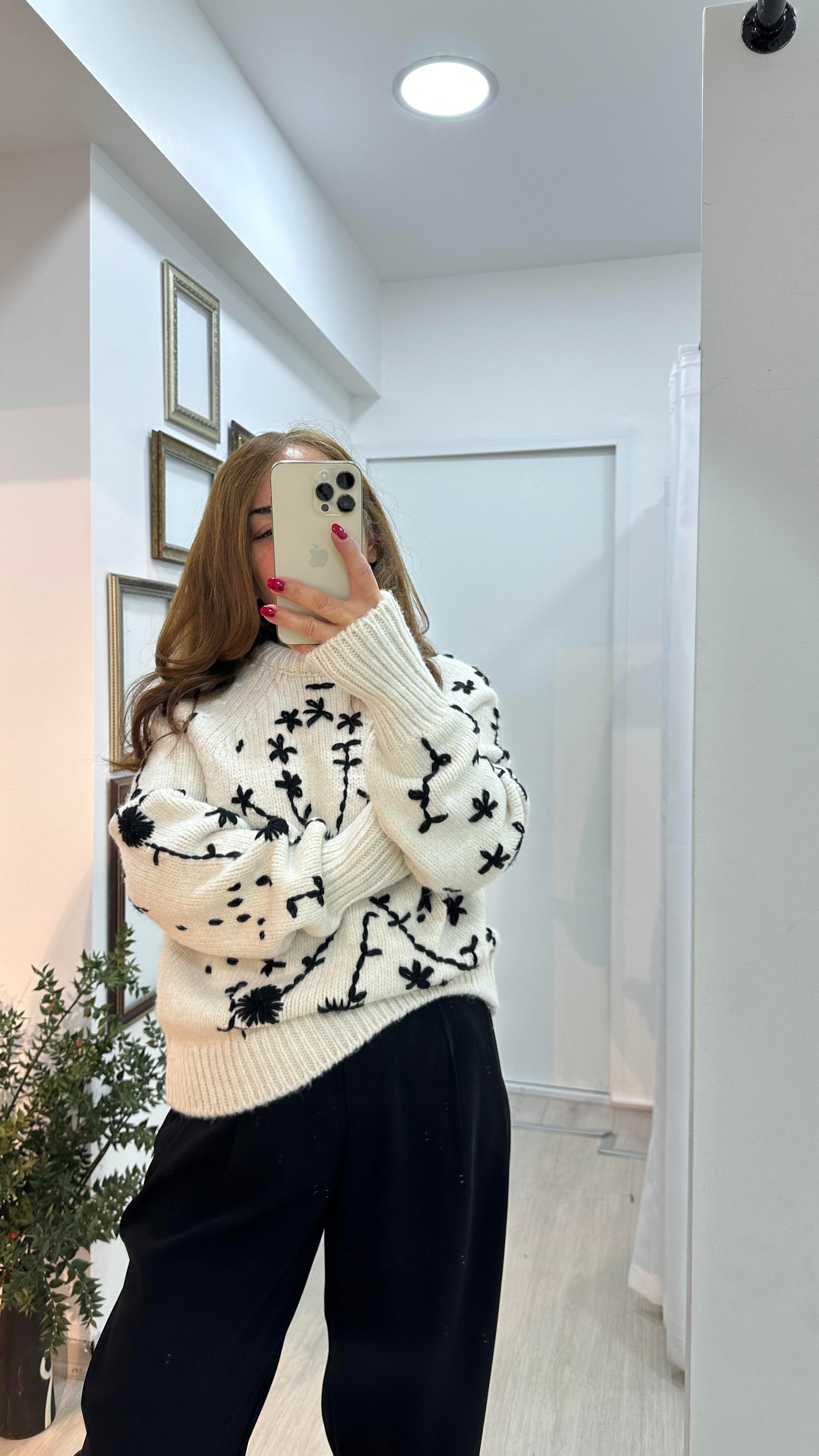 Bisiklet Yaka Elişi Nakışlı Triko KazakTriko & Kazak02-TK0024