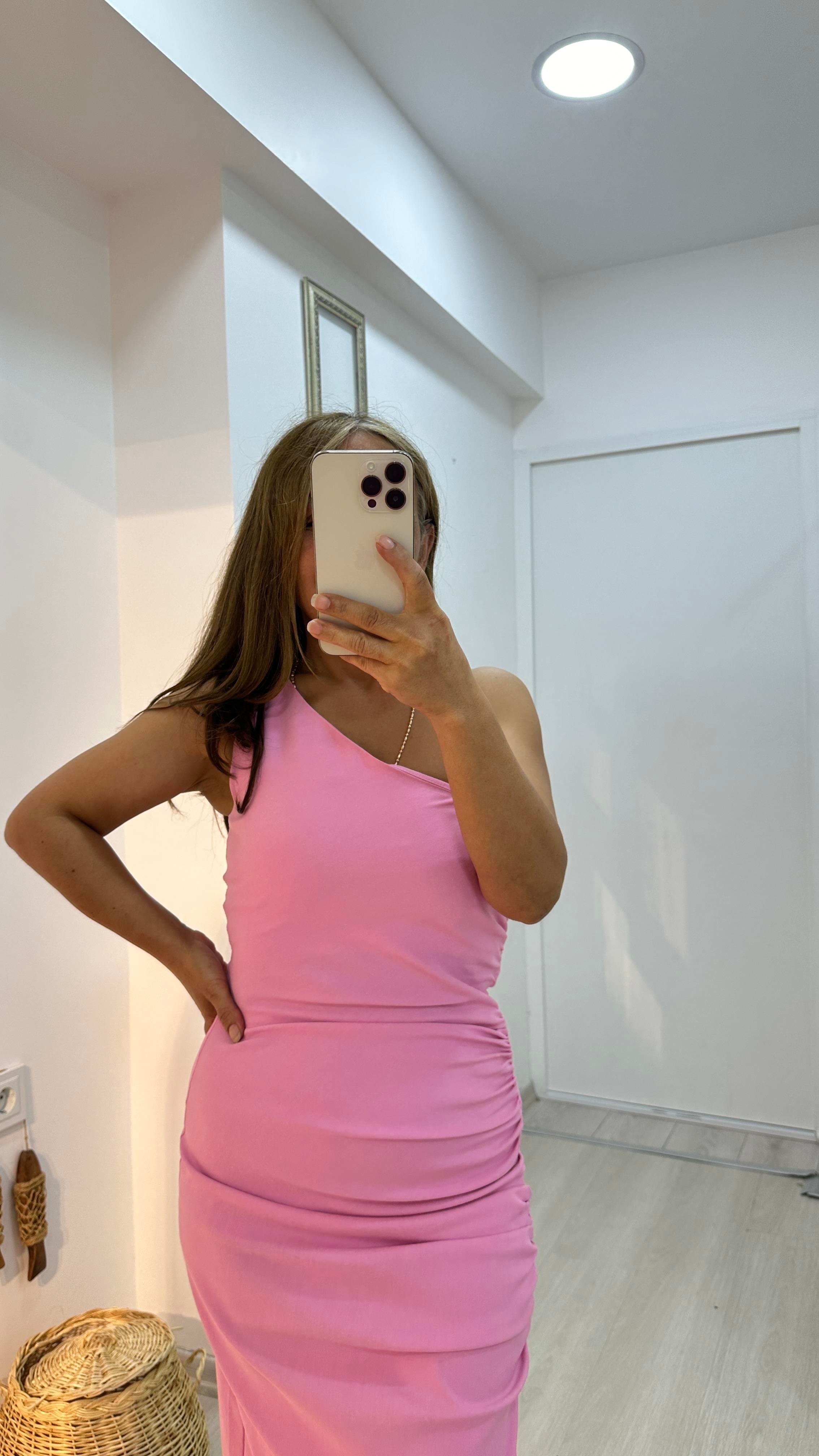 Pembe Tek Omuz Likralı Yan Yırtmaçlı Elbise Elbise4E004