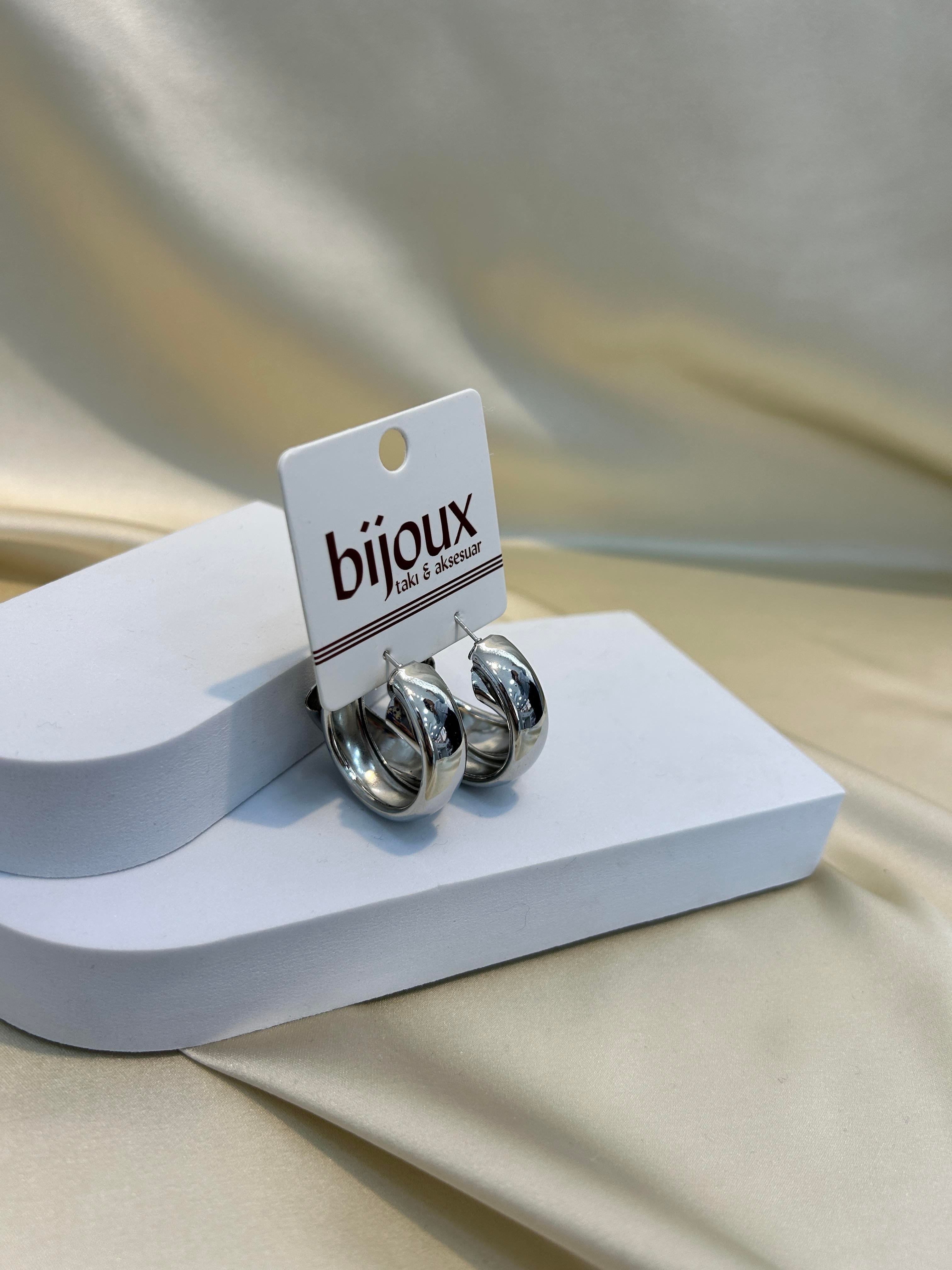 İç İçe Geçmiş Büyük Halka Silver Küpe