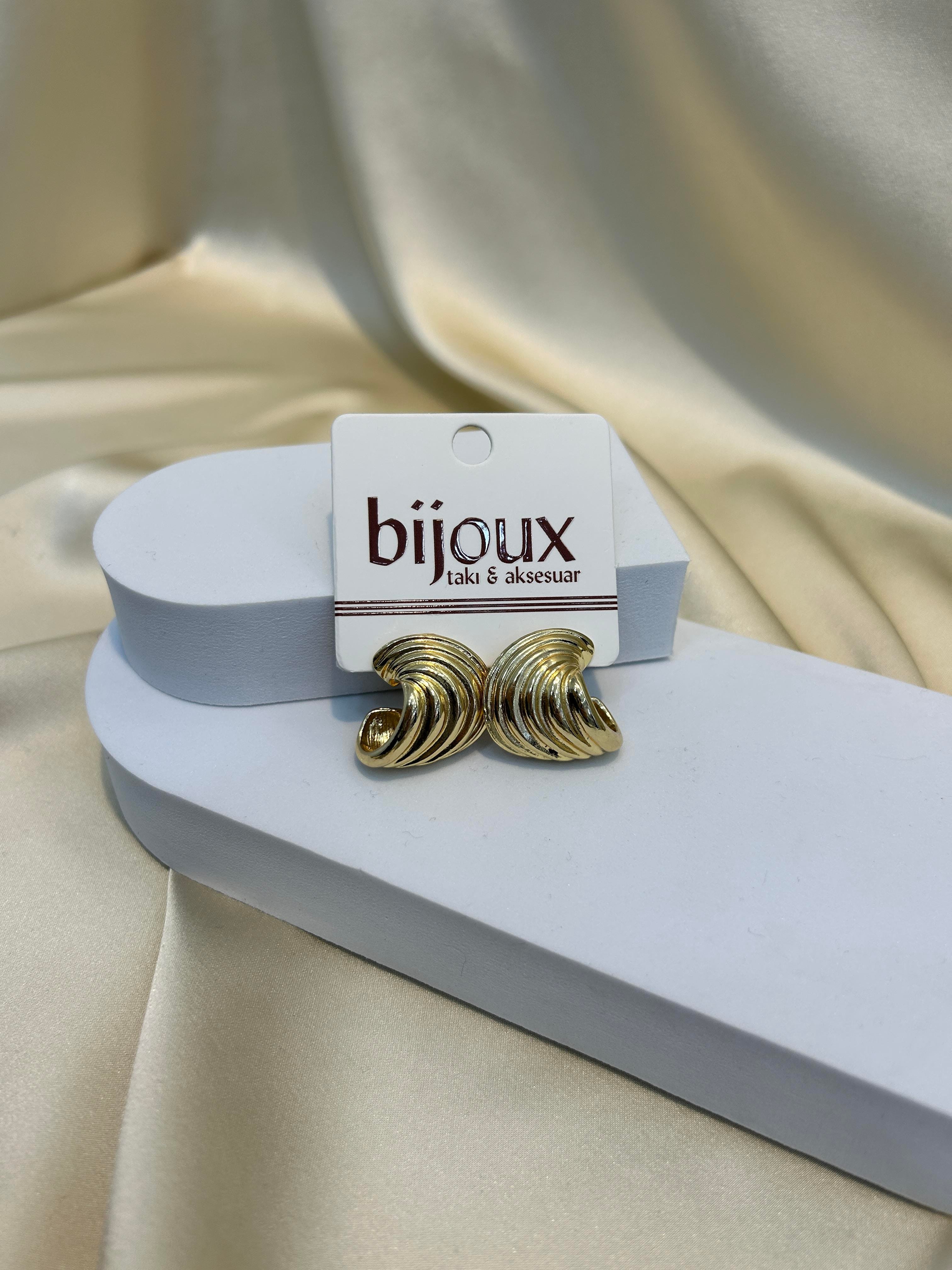 Sallantılı Dalgalı Gold Küpe