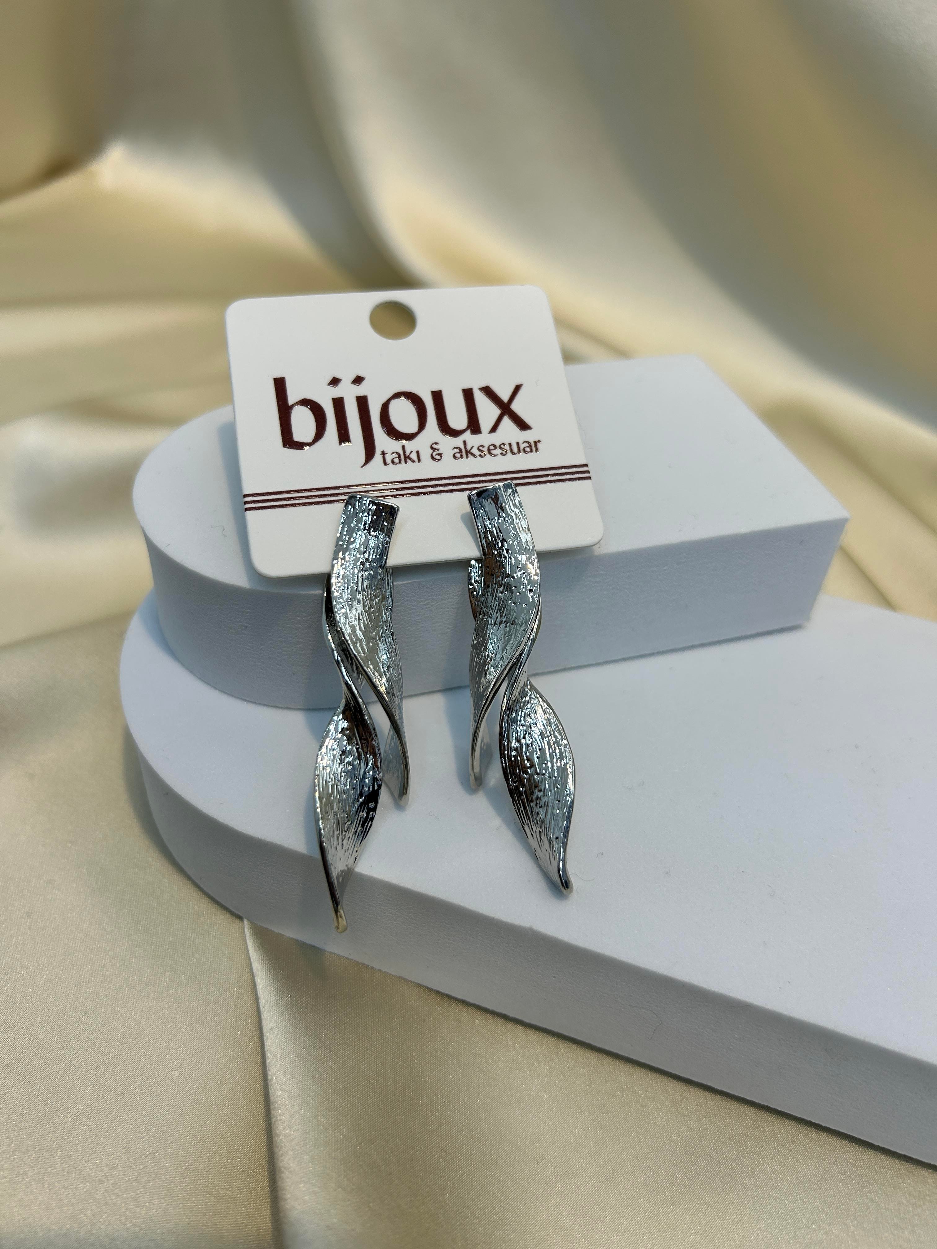 Sallantılı Silver Küpe