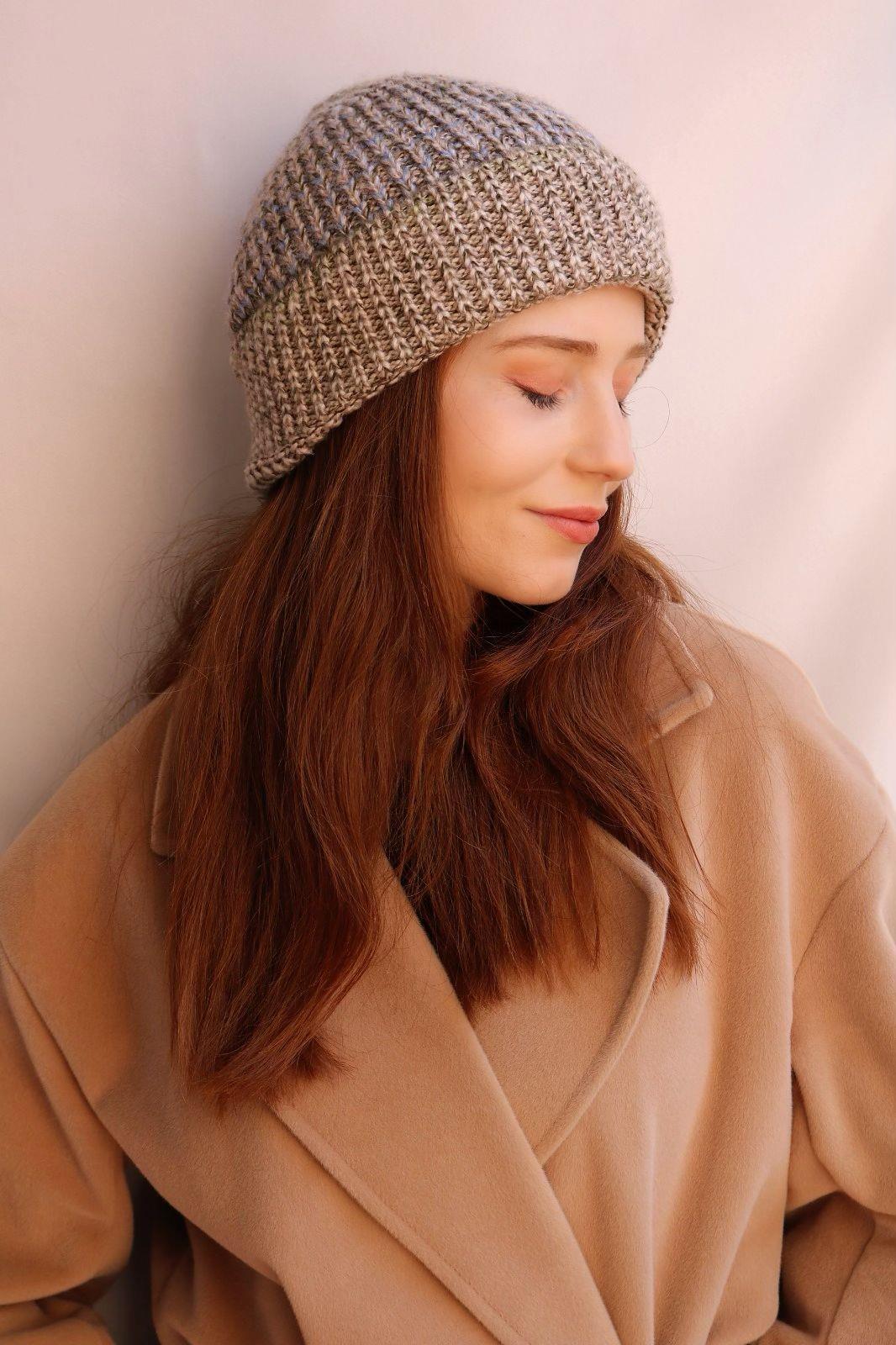 Kadın Örgü Geçişli Bere