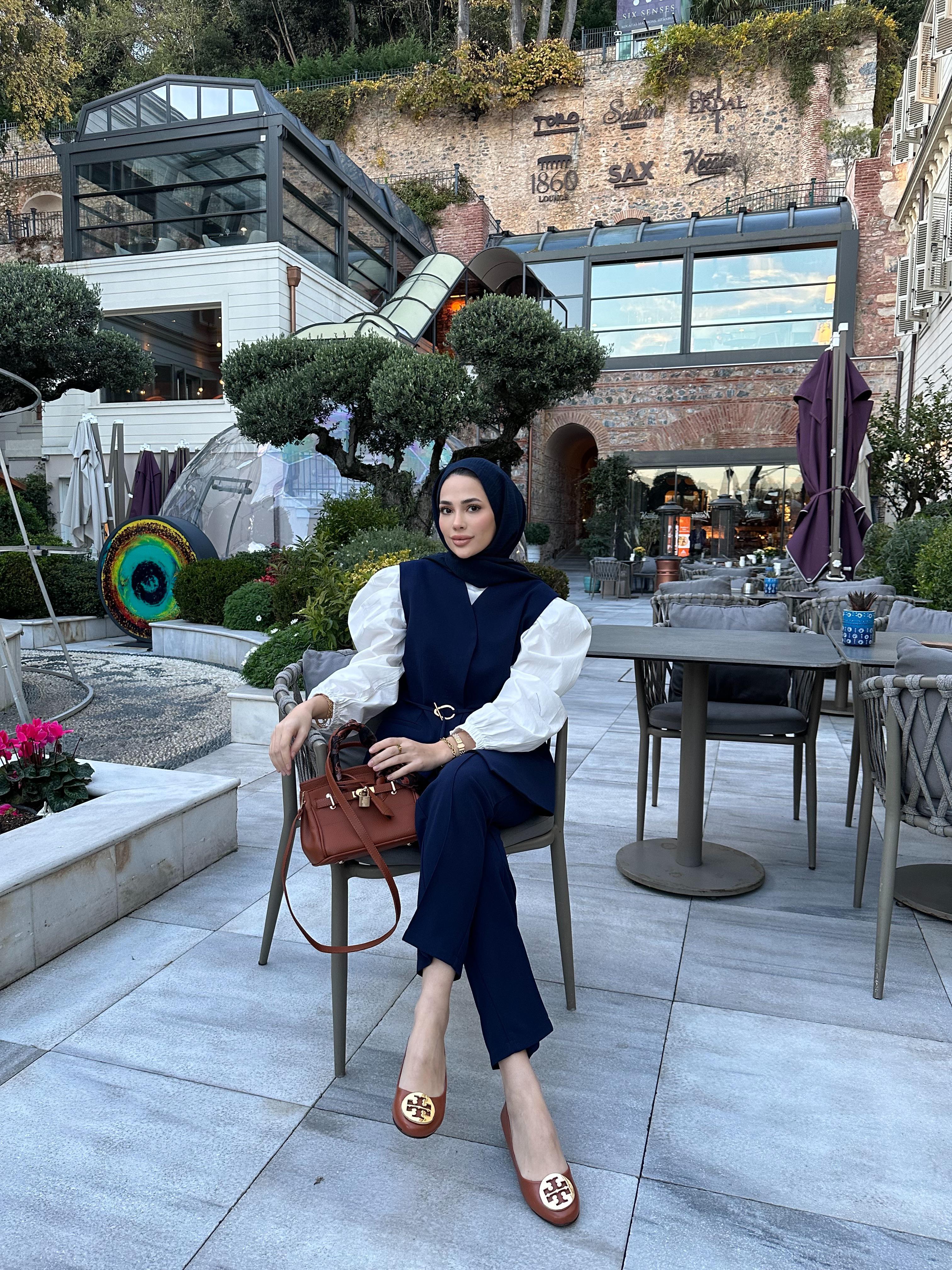Asiâ Yelekli Takım lacivet