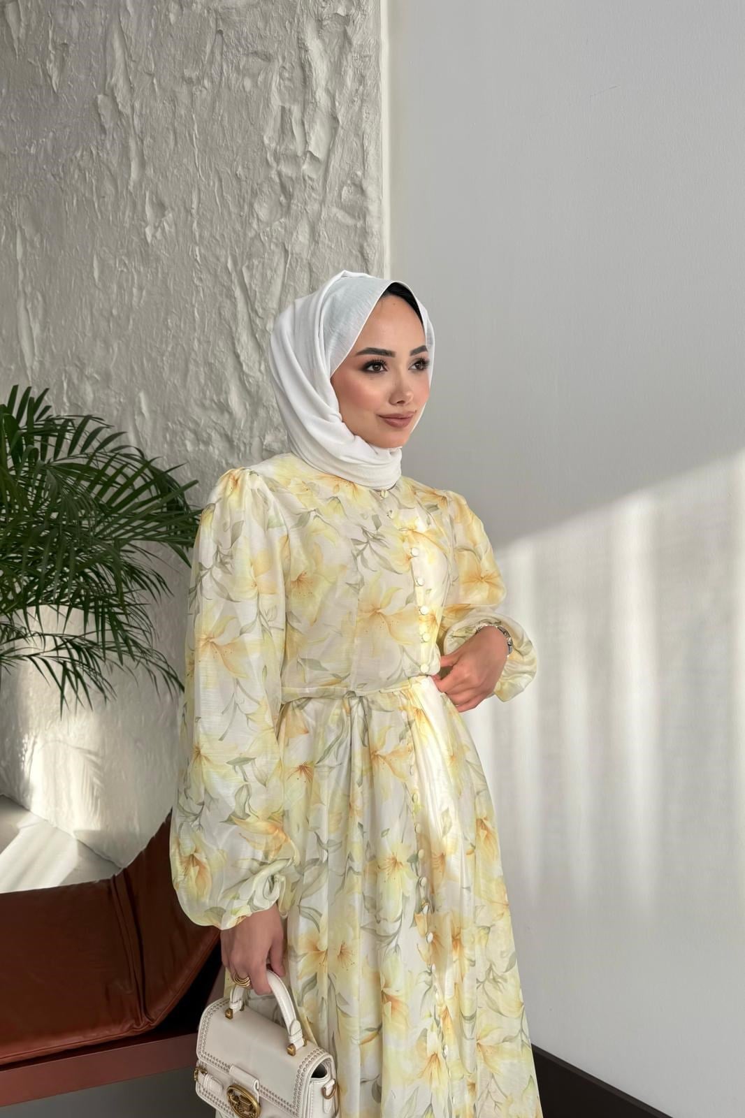 Çiçekli kemerli şifon elbise sarı