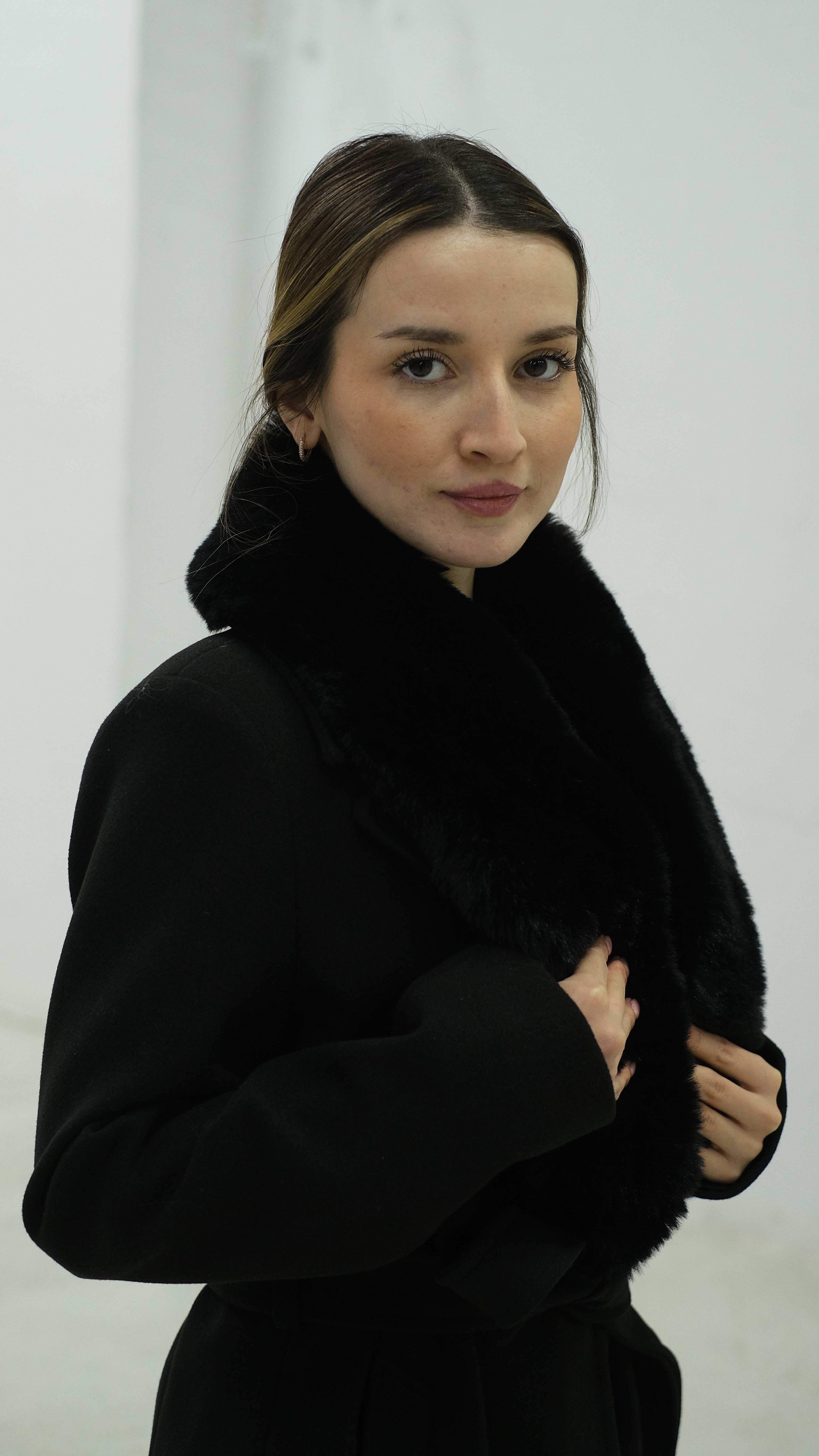 Yakası Kürklü Uzun Kaban