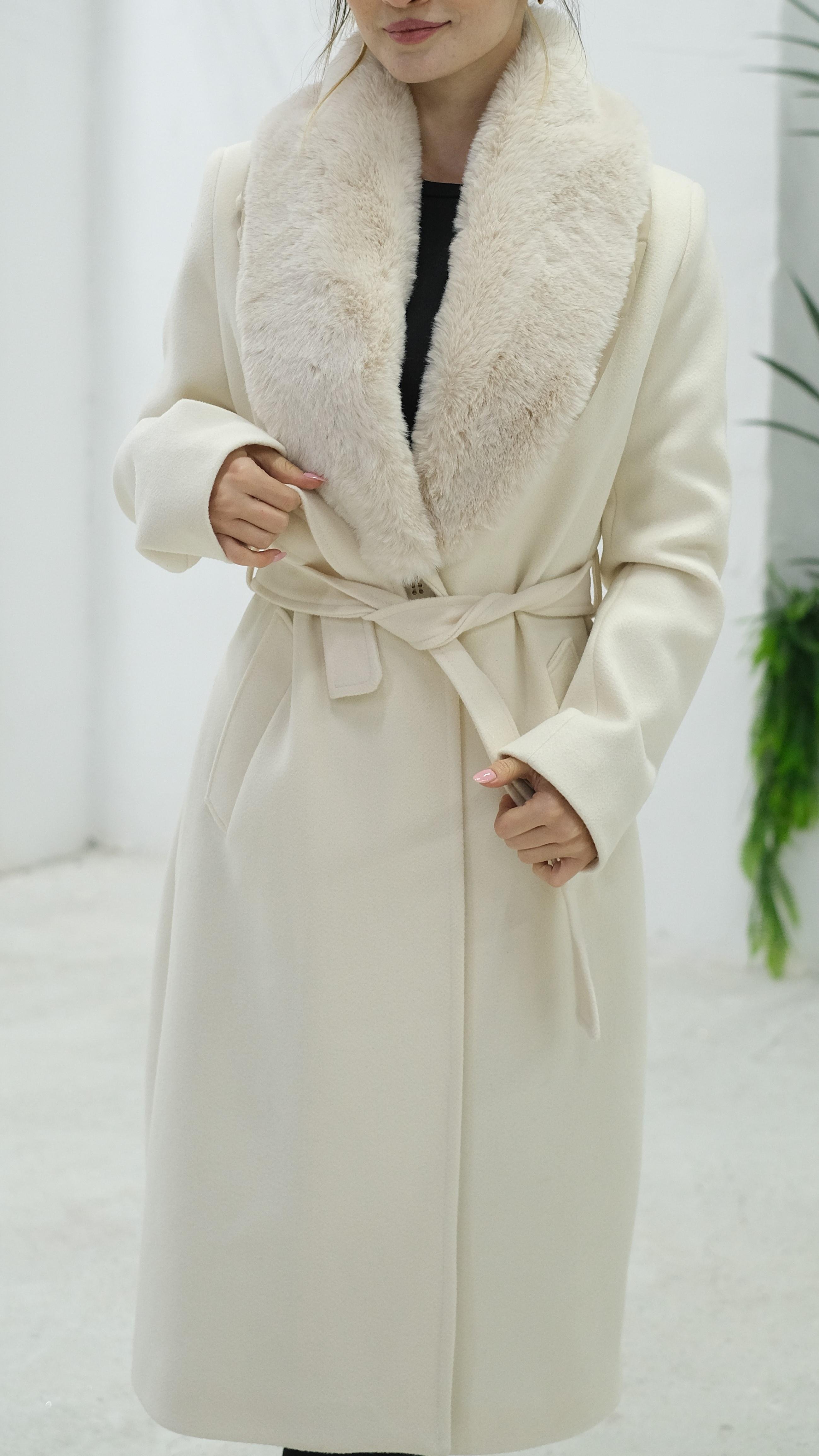 Yakası Kürklü Uzun Kaban