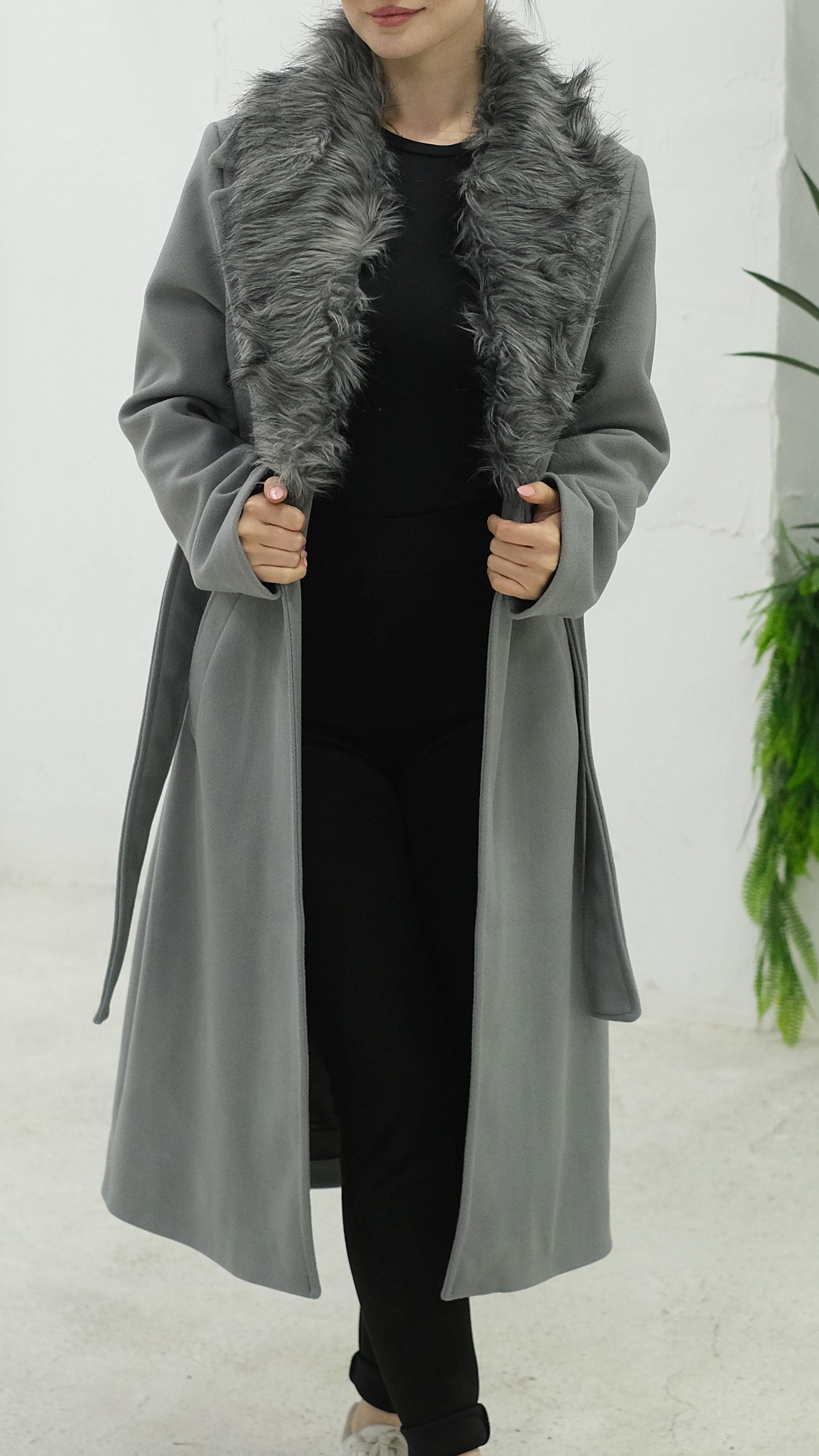 Yakası Kürklü Uzun Kaban