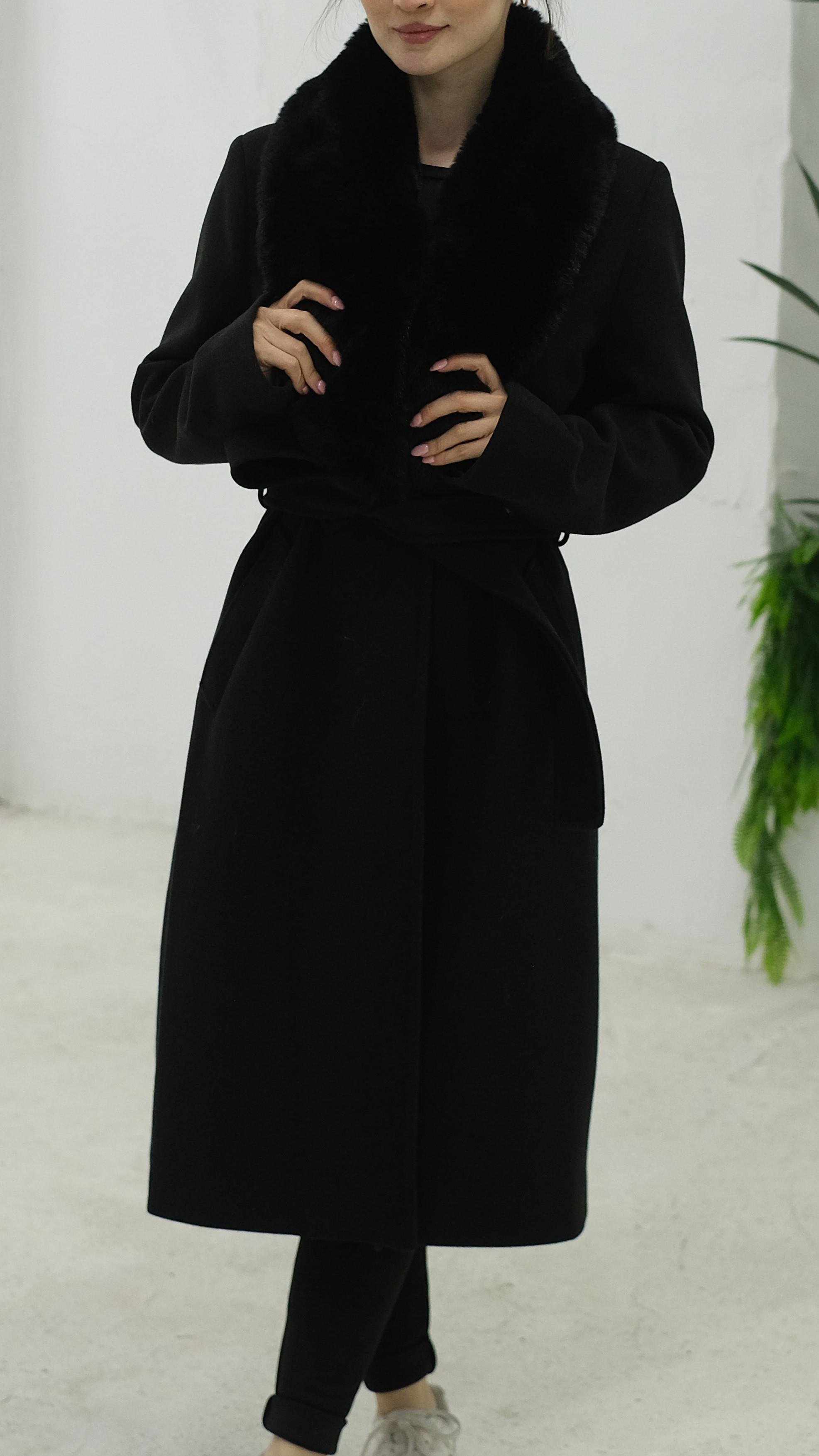 Yakası Kürklü Uzun Kaban