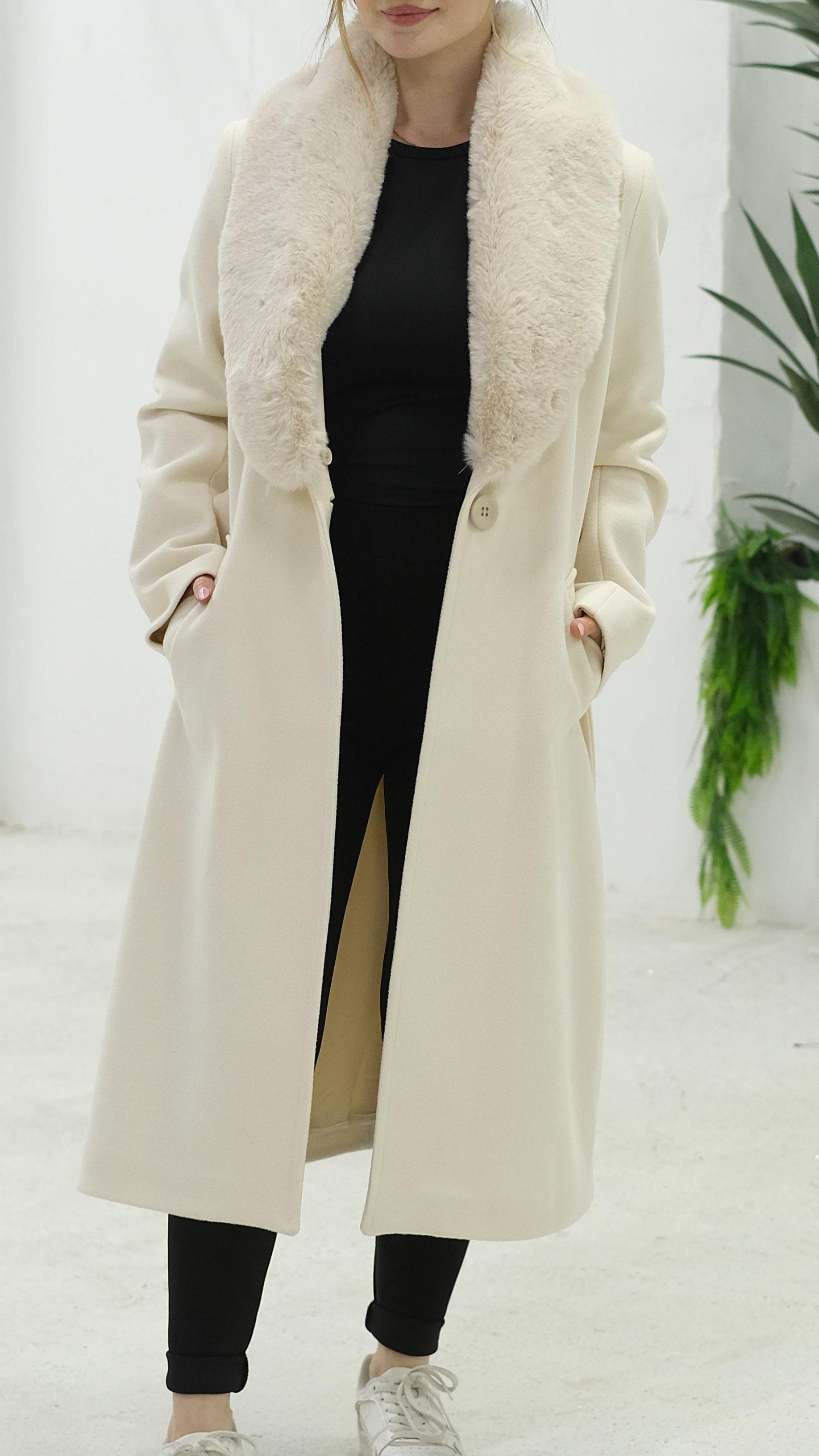 Yakası Kürklü Uzun Kaban