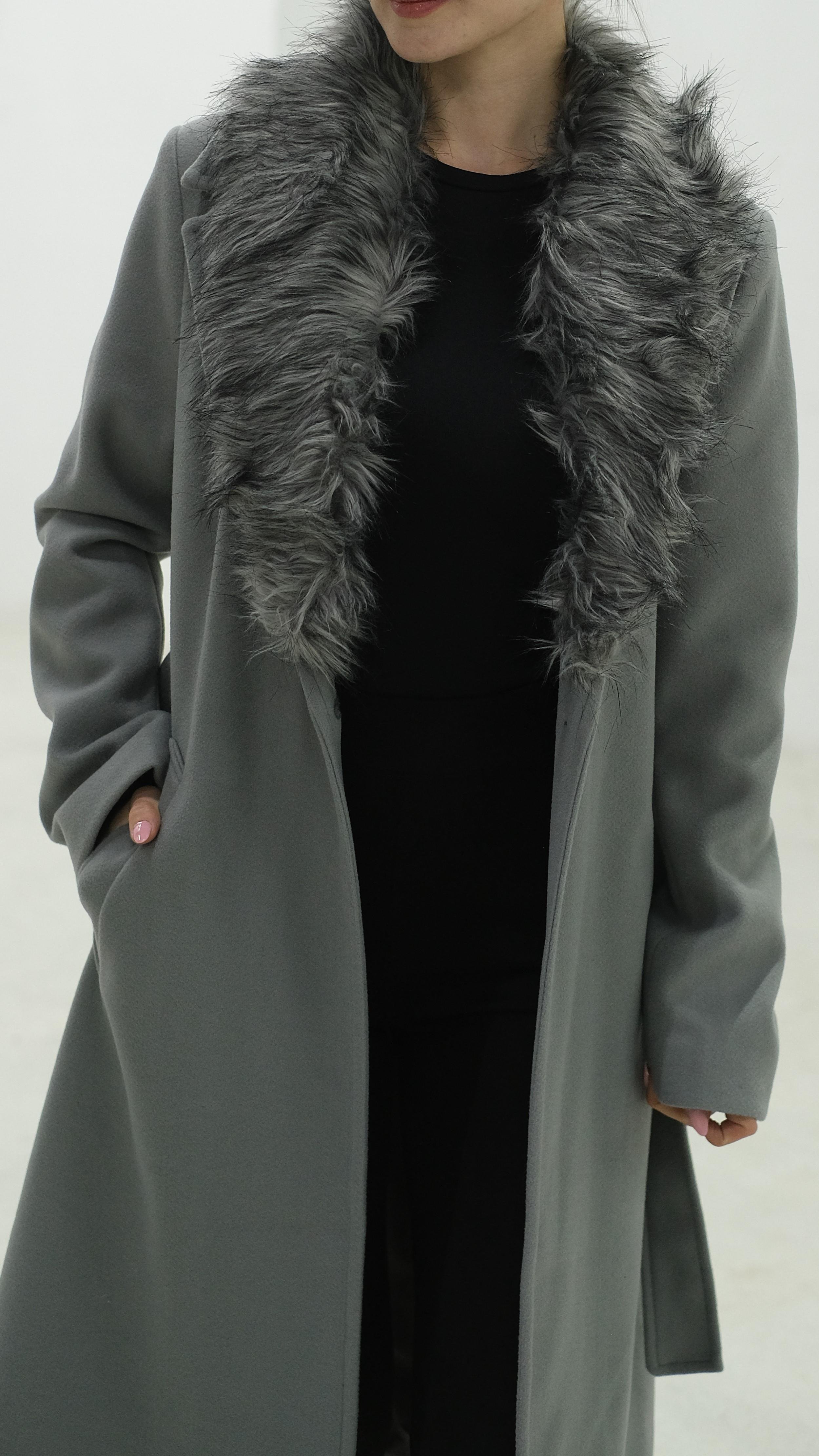 Yakası Kürklü Uzun Kaban