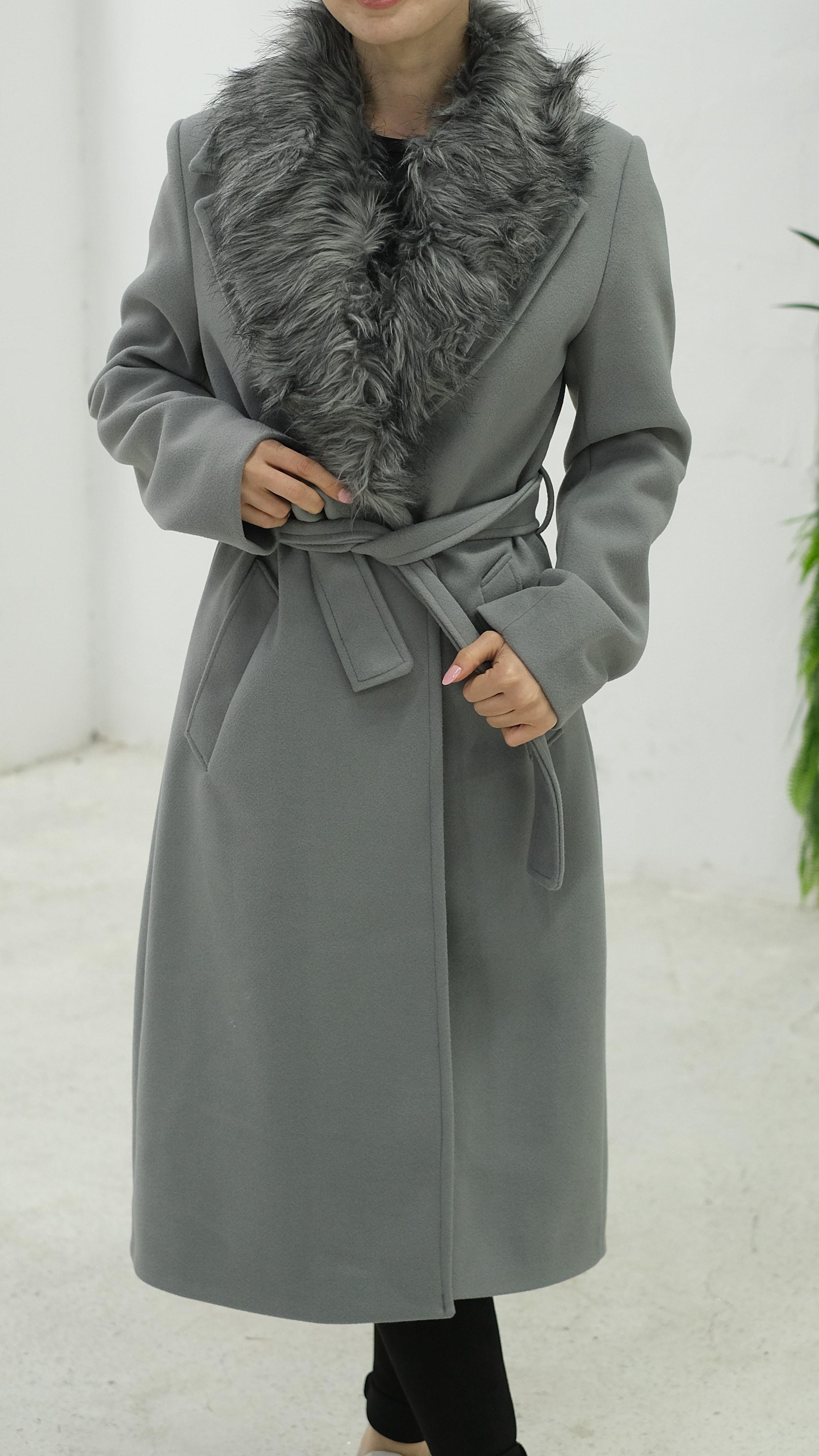 Yakası Kürklü Uzun Kaban