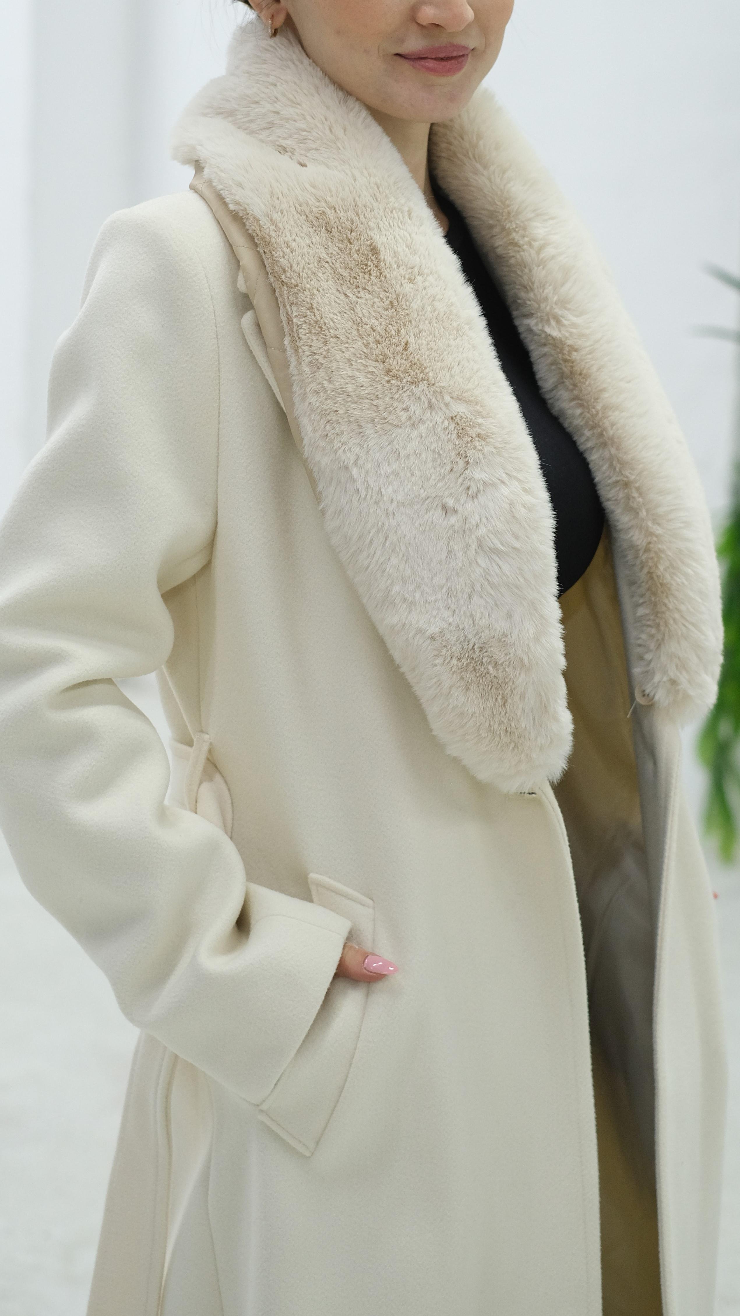 Yakası Kürklü Uzun Kaban