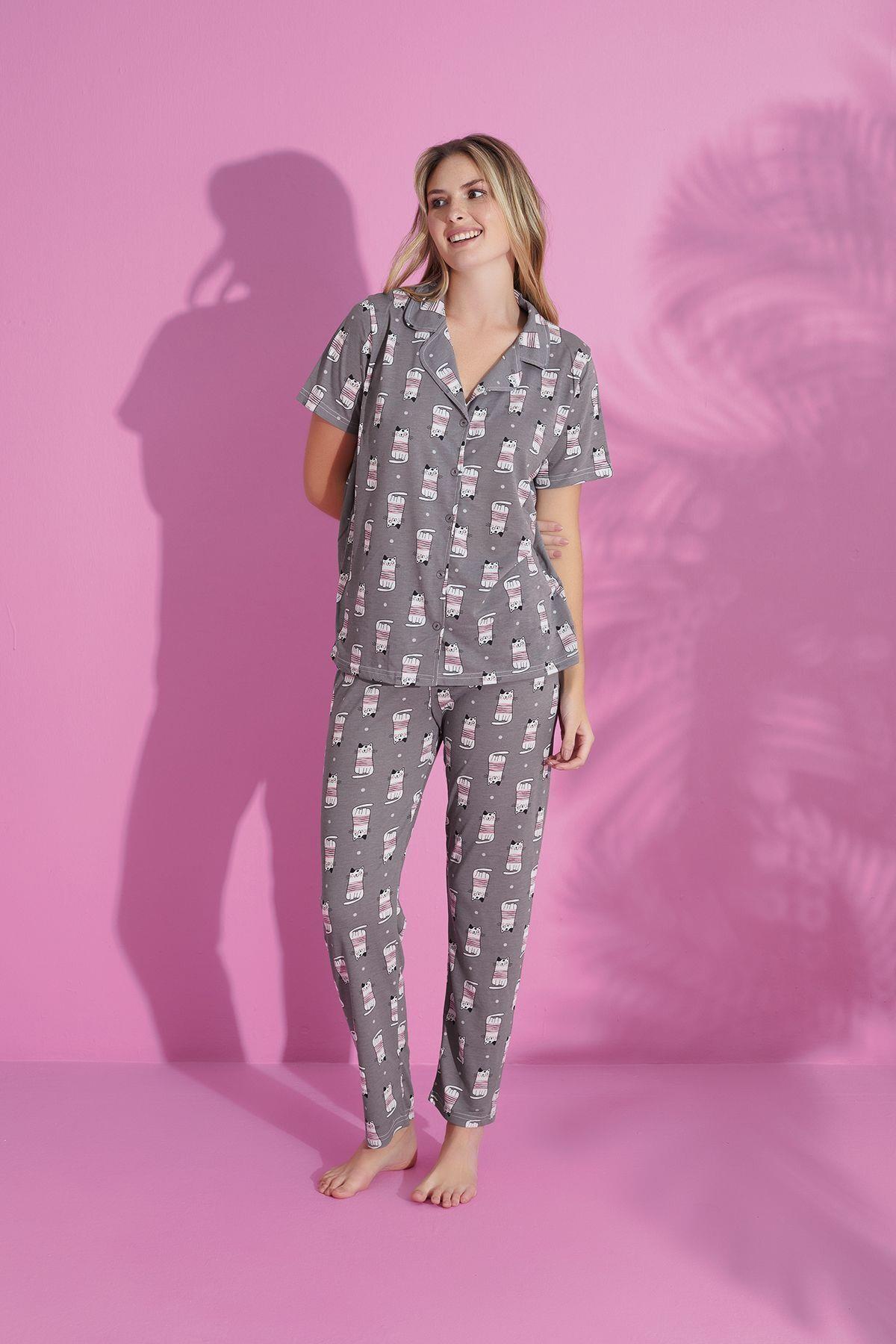 Kadın Gri Kedi Desenli Pamuklu Düğmeli Gömlek Yaka Kısa Kollu Pijama Takımı