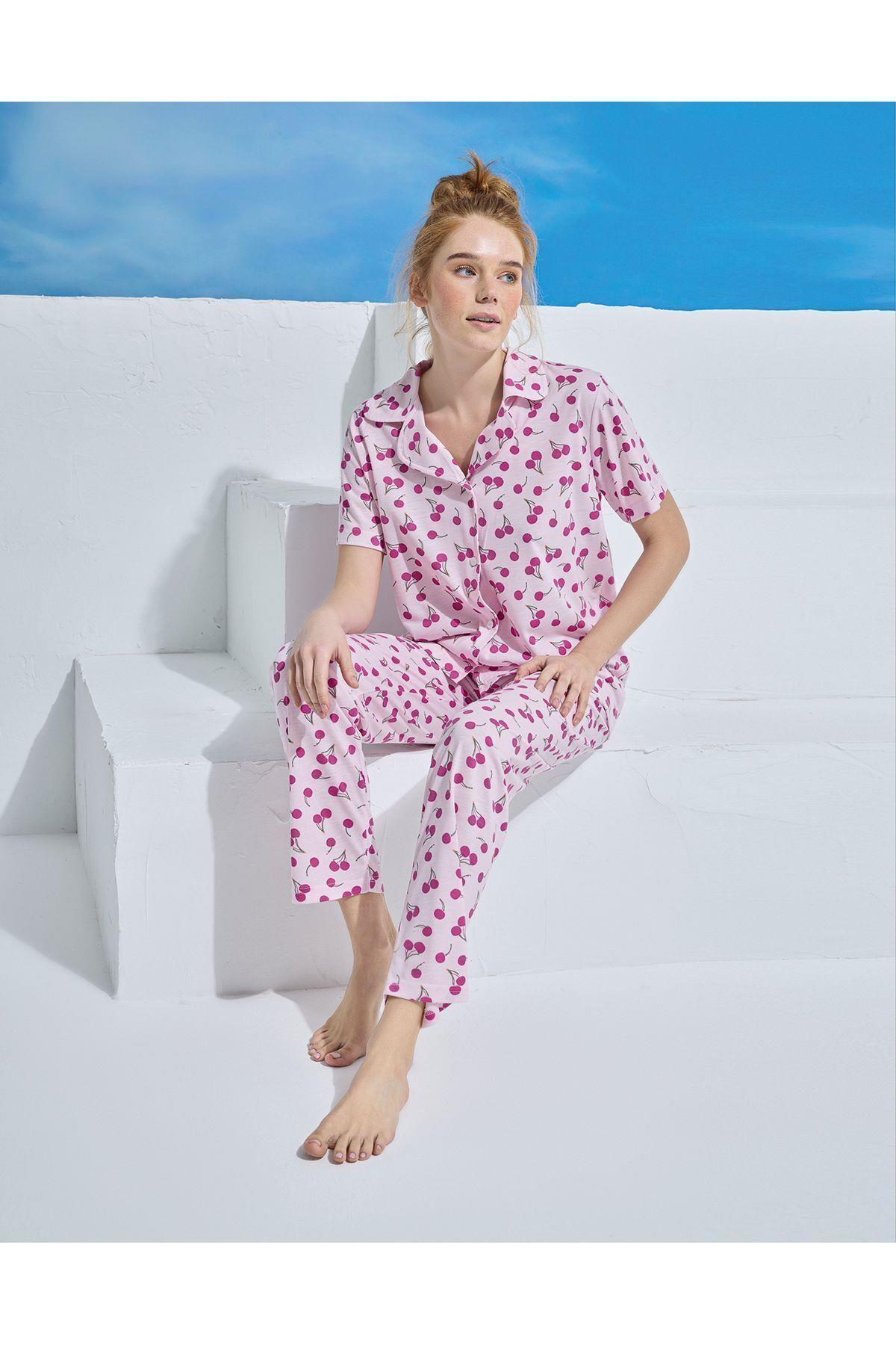Kadın Pembe Kiraz Desenli Düğmeli Pamuklu Gömlek Yaka Kısa Kollu Pijama Takımı