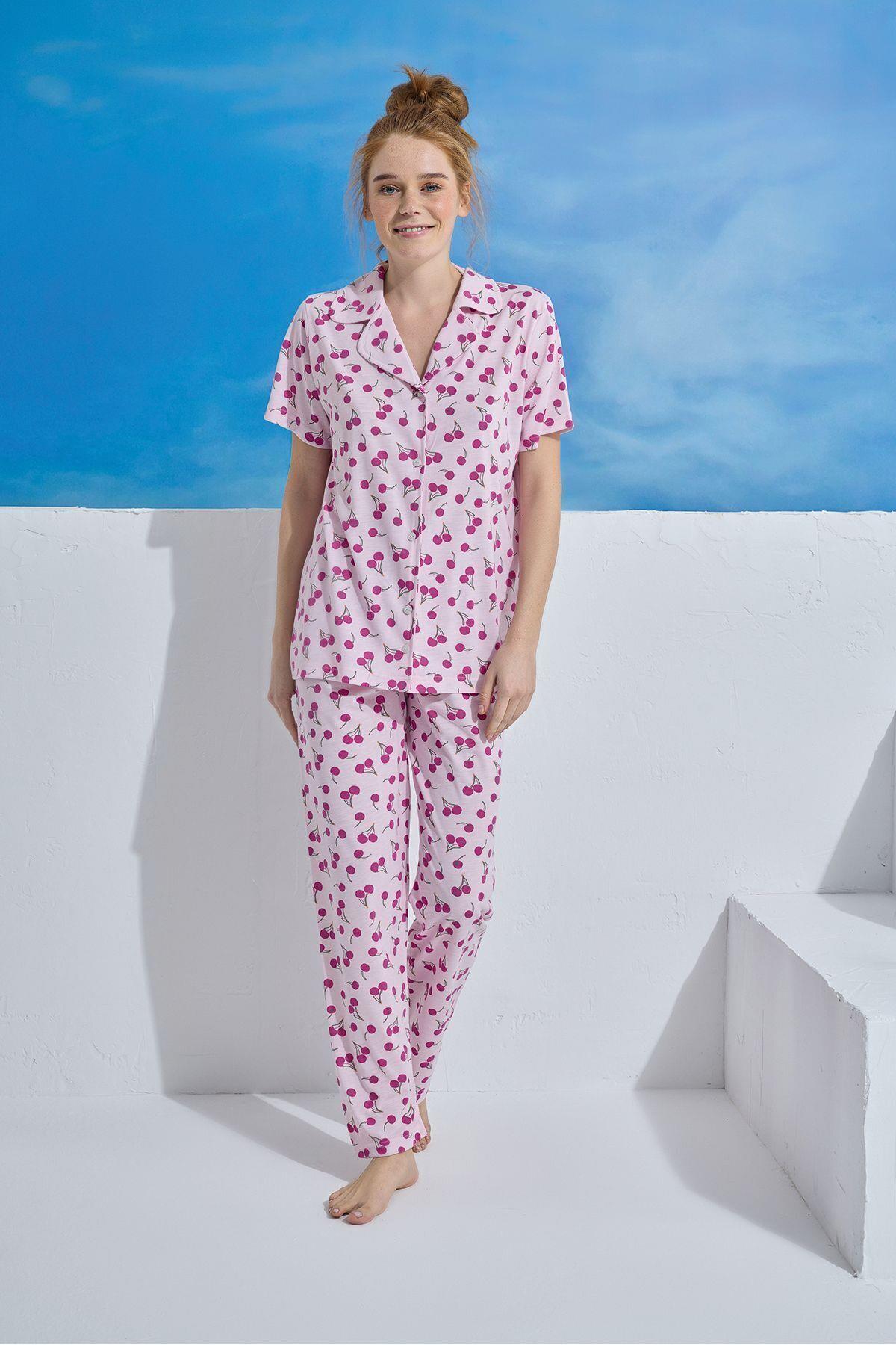 Kadın Pembe Kiraz Desenli Düğmeli Pamuklu Gömlek Yaka Kısa Kollu Pijama Takımı