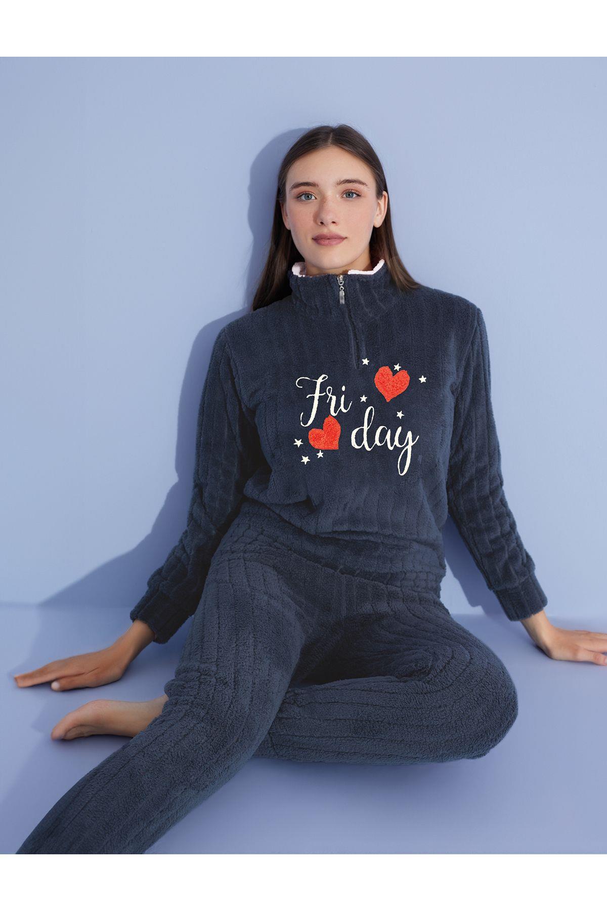 Kadın Regular Fit Fermuarlı Yaka Kışlık Yumuşak Dokulu Polar Peluş Pijama Takımı