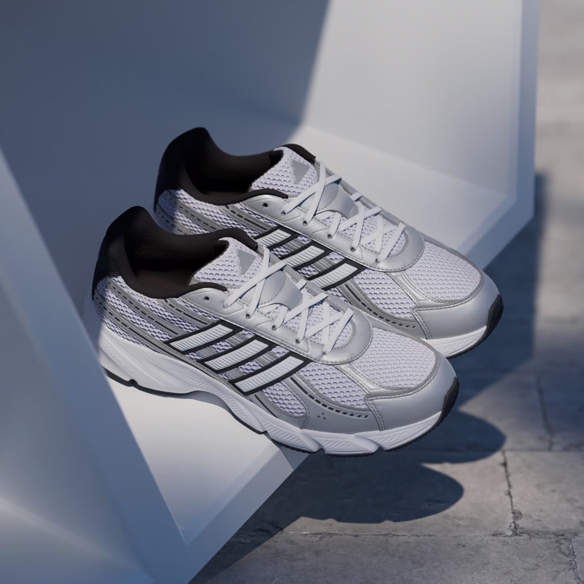 ADIDAS HQ7282 TECHNOCHAOS 2000