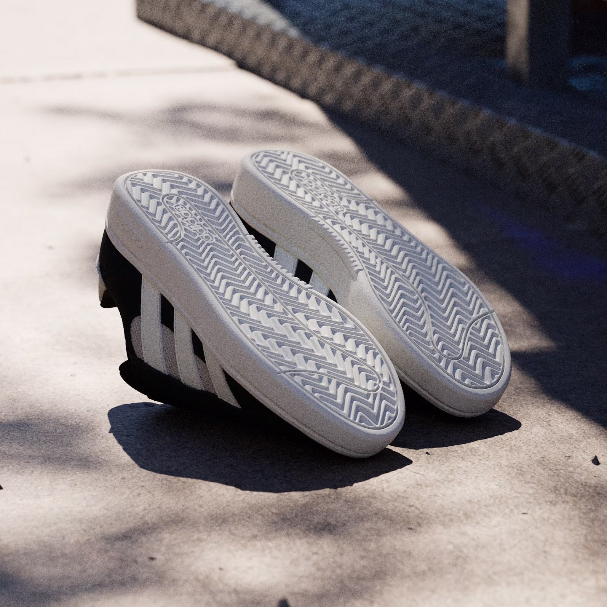 ADIDAS HQ7375 GRAND COURT ALPHA SK8