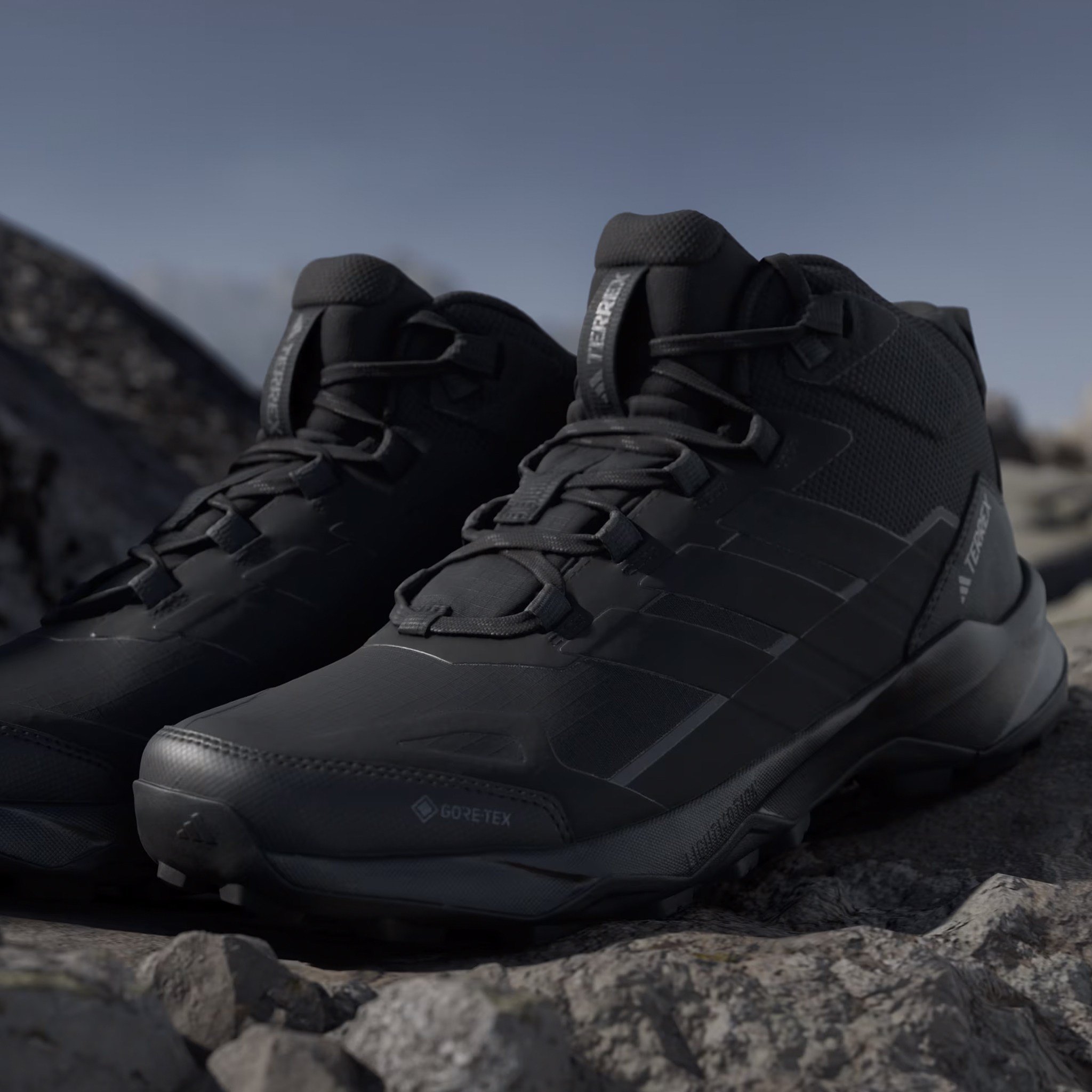 ADIDAS JQ2207 TERREX SKYCHASER AX5 MID GTX